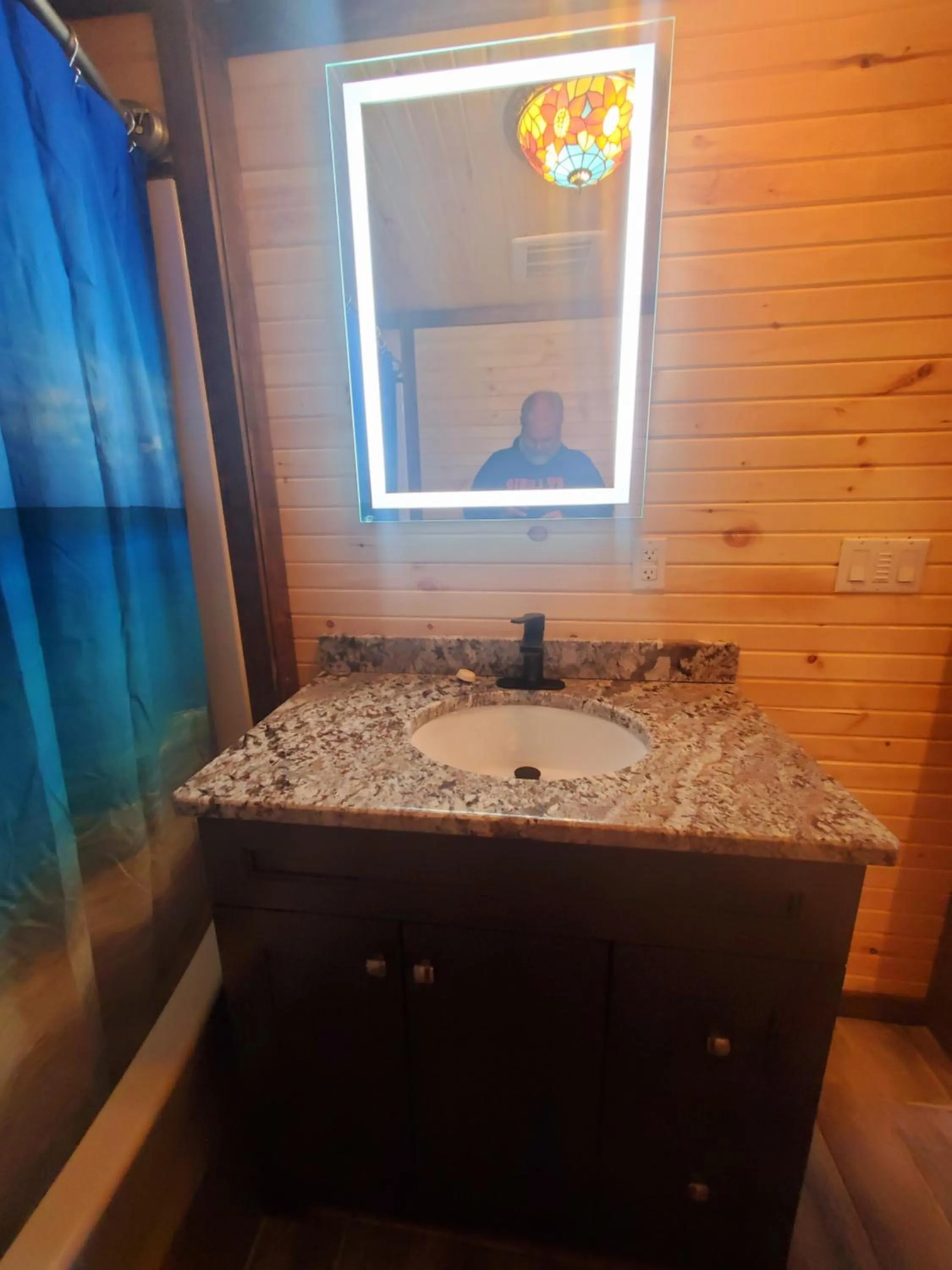 Bathroom in Stoneburg Cove Cottages