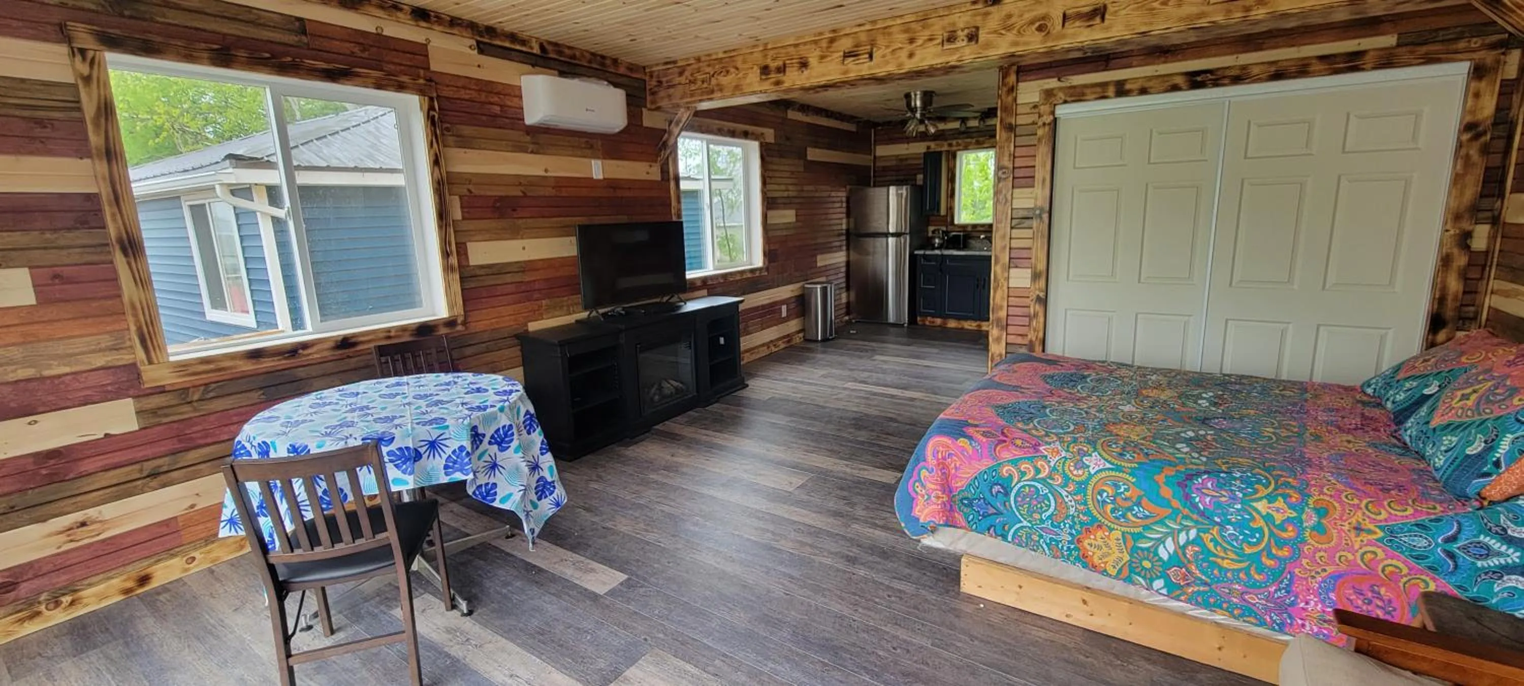 Bedroom in Stoneburg Cove Cottages