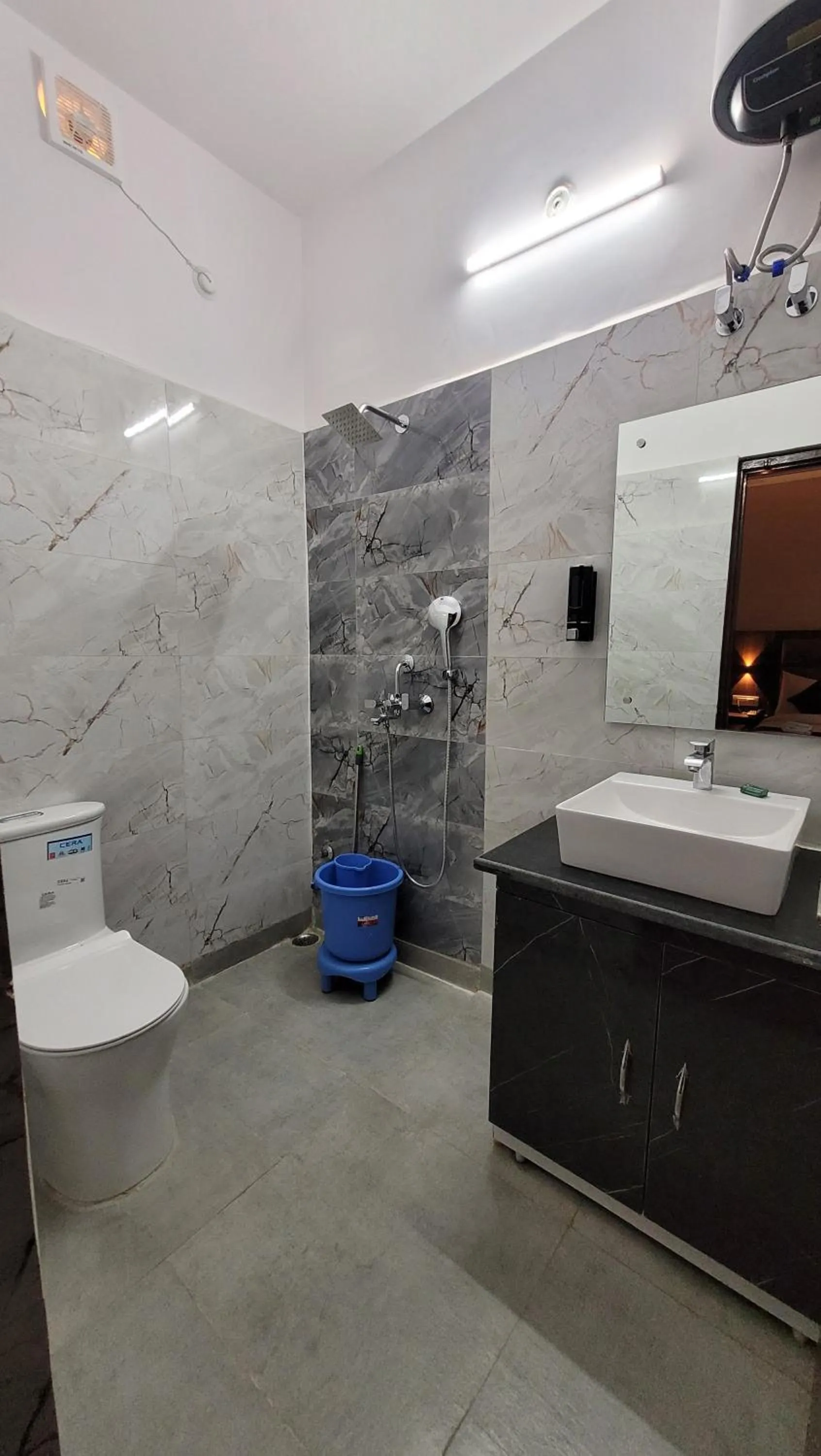 Shower in Hotel Keshav Nandan By The Shivaay