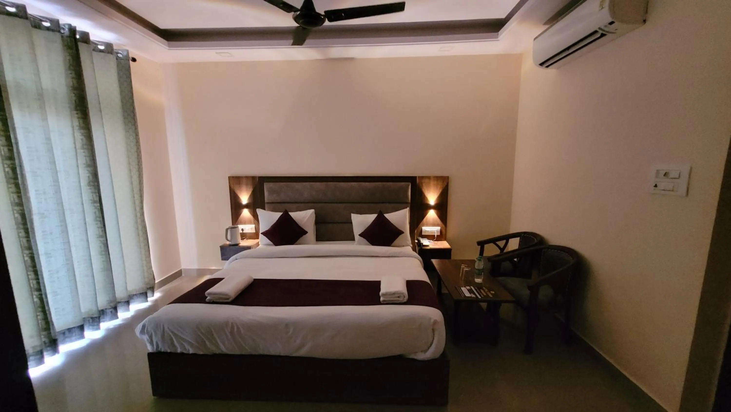 Bed in Hotel Keshav Nandan By The Shivaay