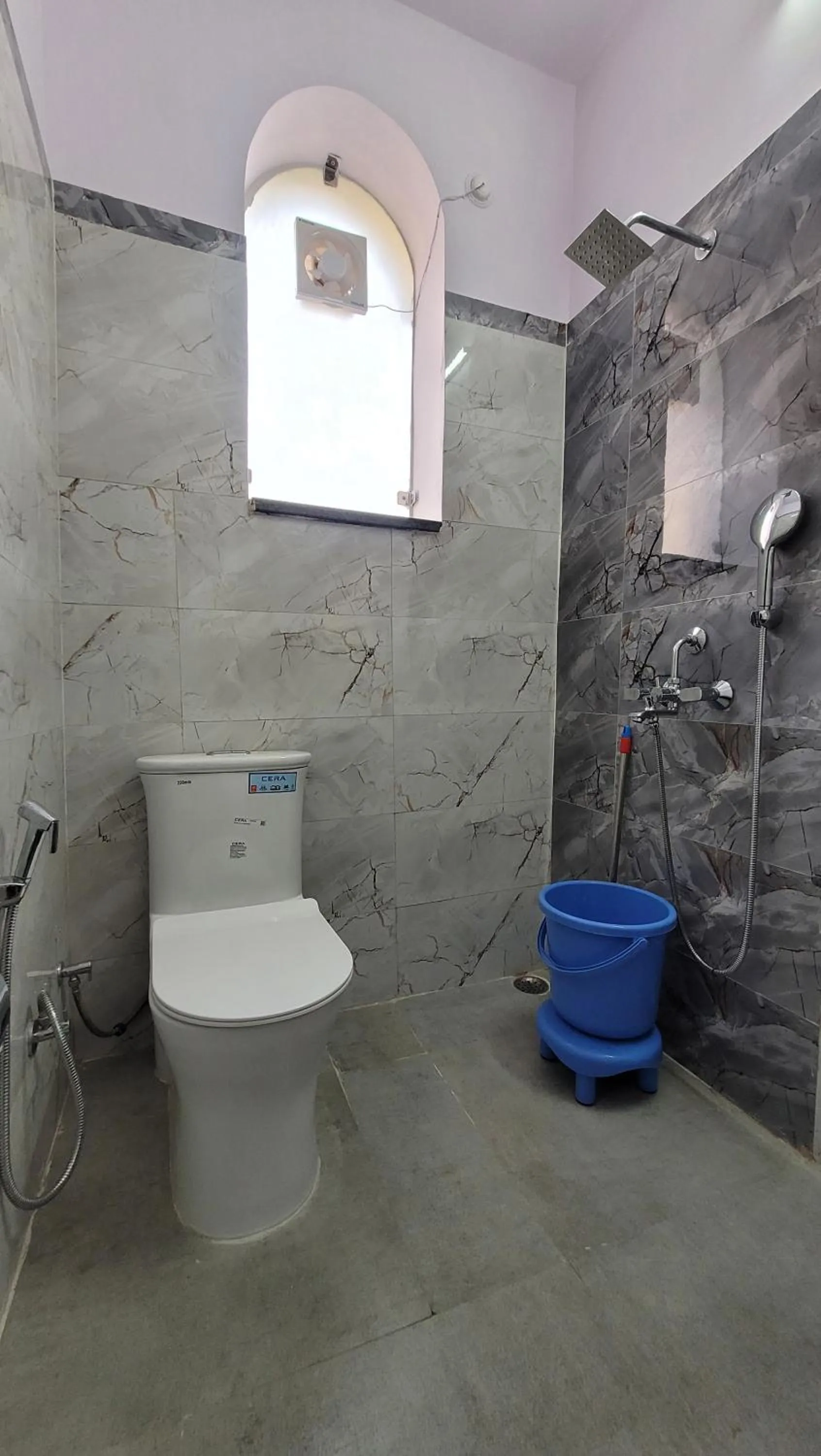 Shower in Hotel Keshav Nandan By The Shivaay