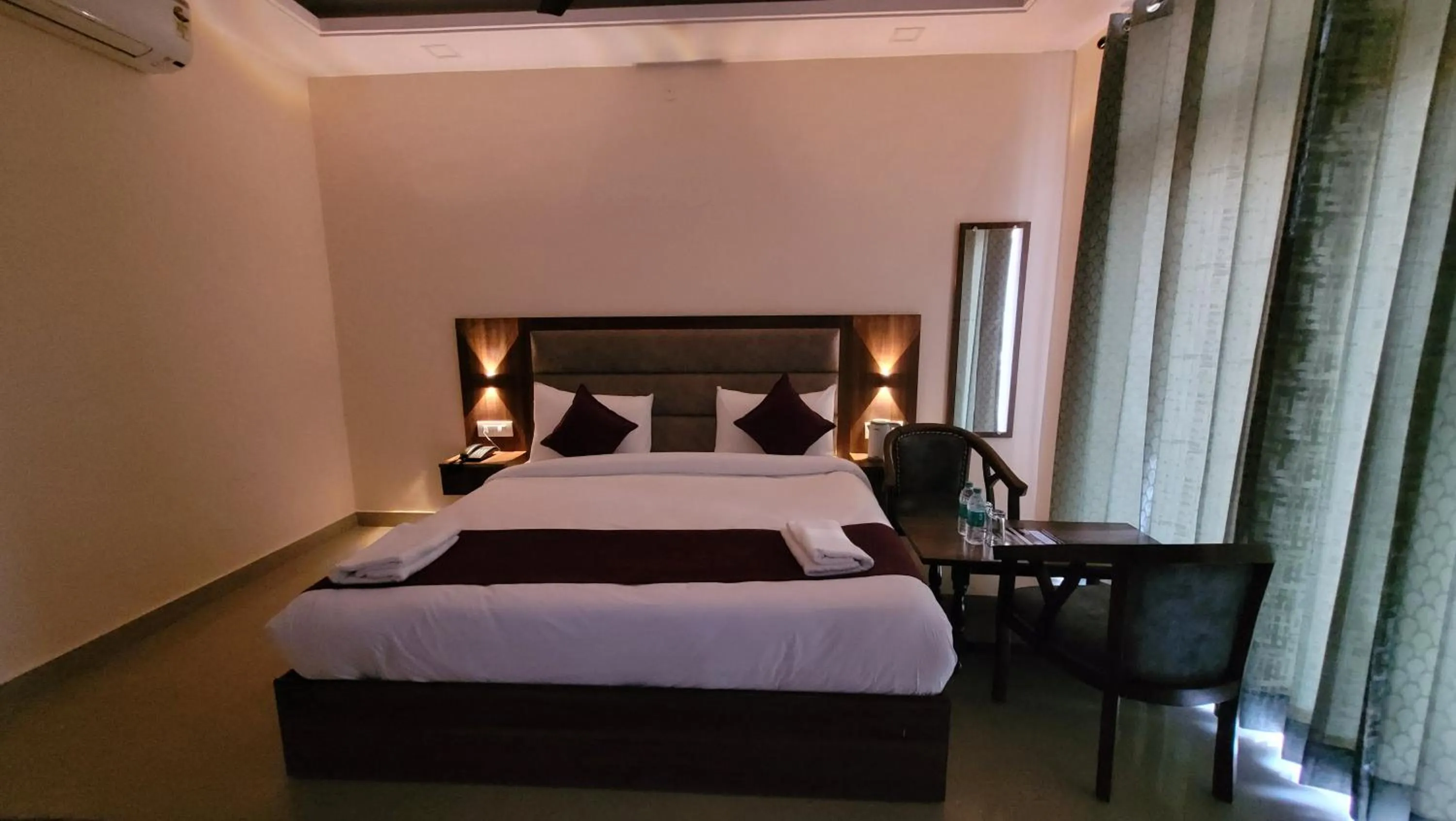 Bed in Hotel Keshav Nandan By The Shivaay