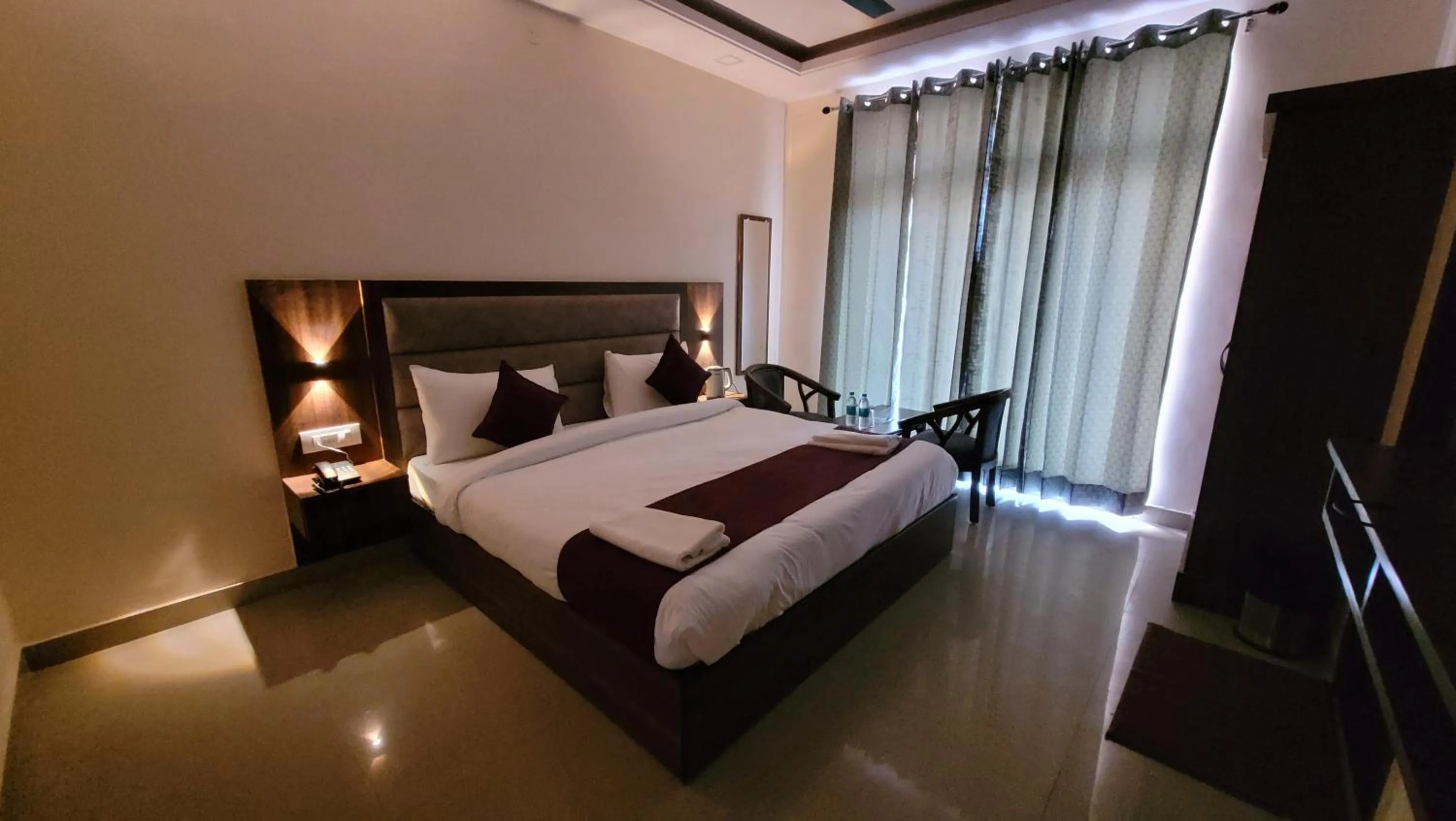 Bed in Hotel Keshav Nandan By The Shivaay