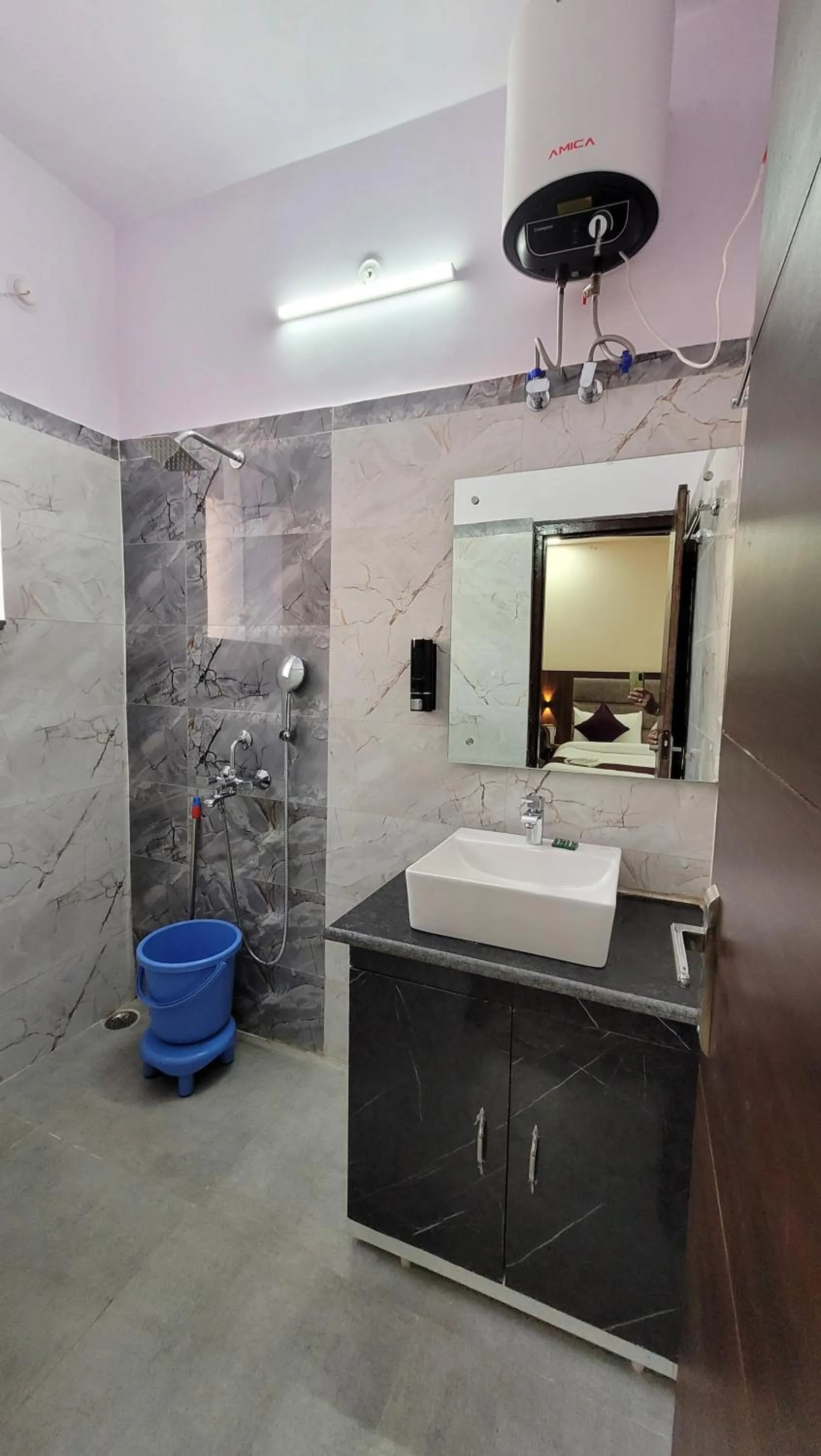 Bathroom in Hotel Keshav Nandan By The Shivaay