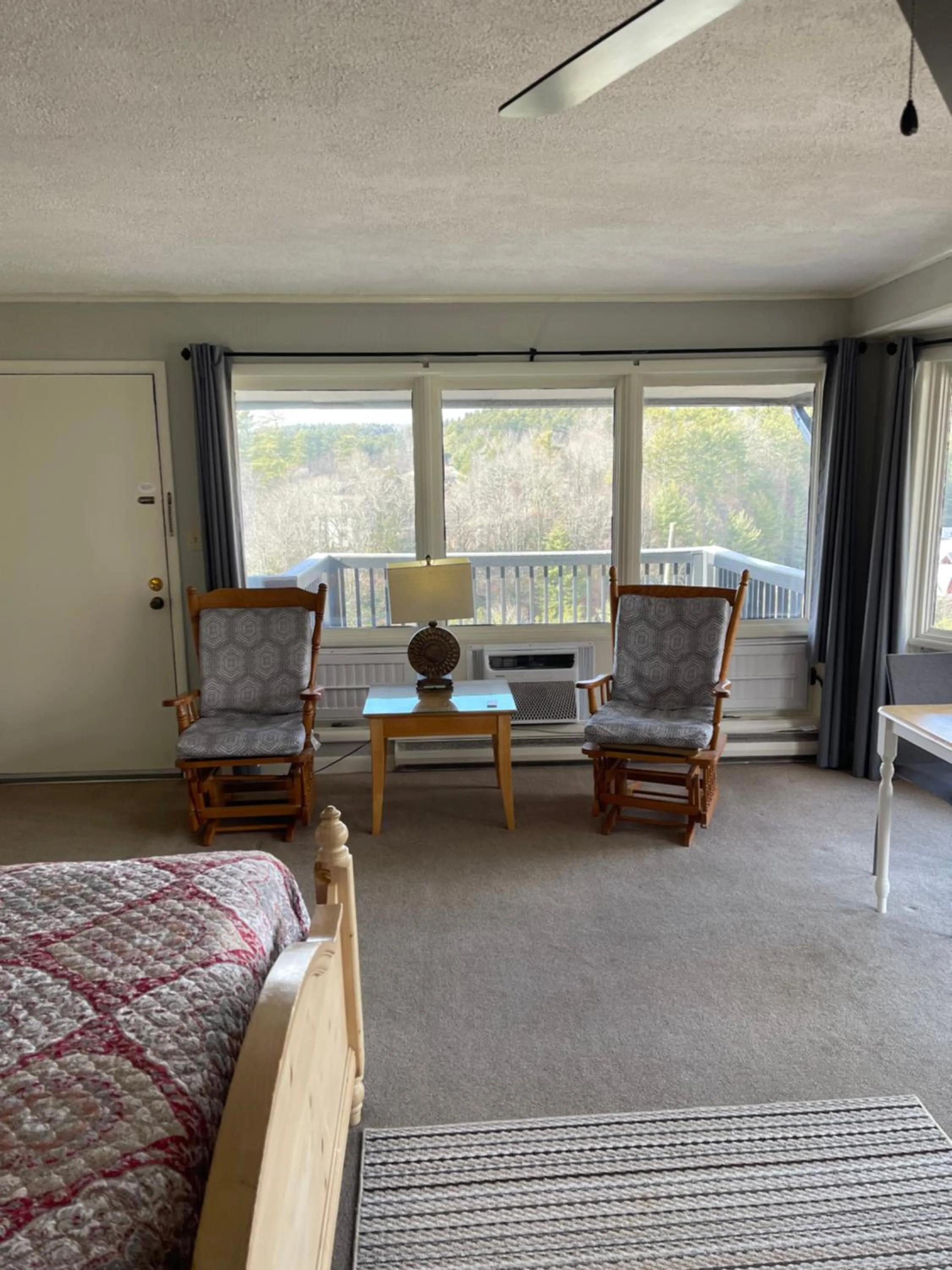 Living room in Cliff Dwellers Inn