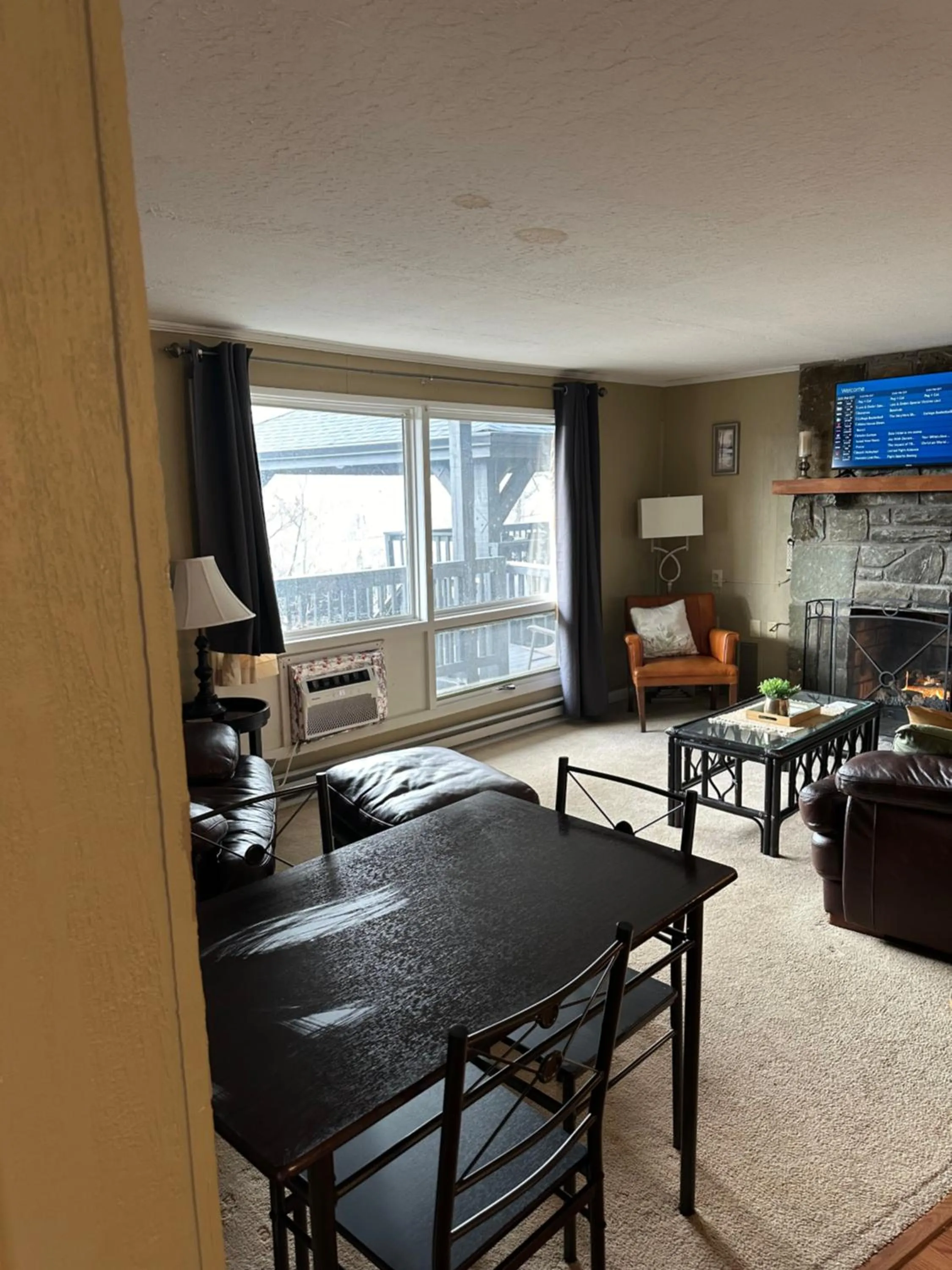 Seating area in Cliff Dwellers Inn