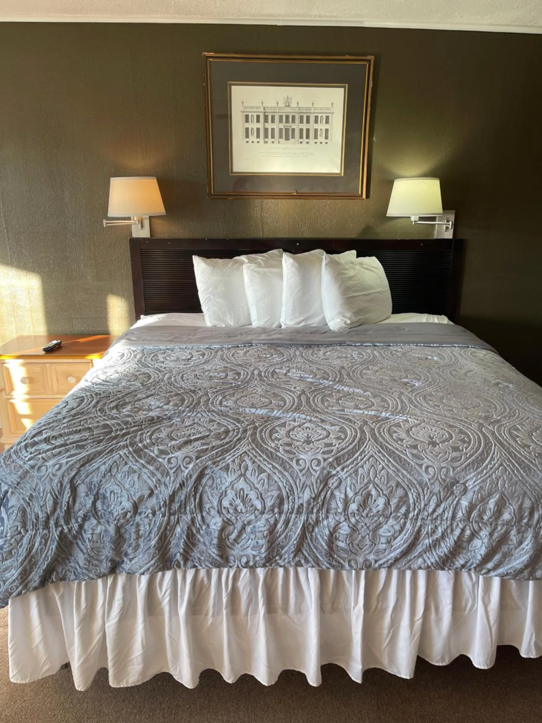 Bed in Cliff Dwellers Inn