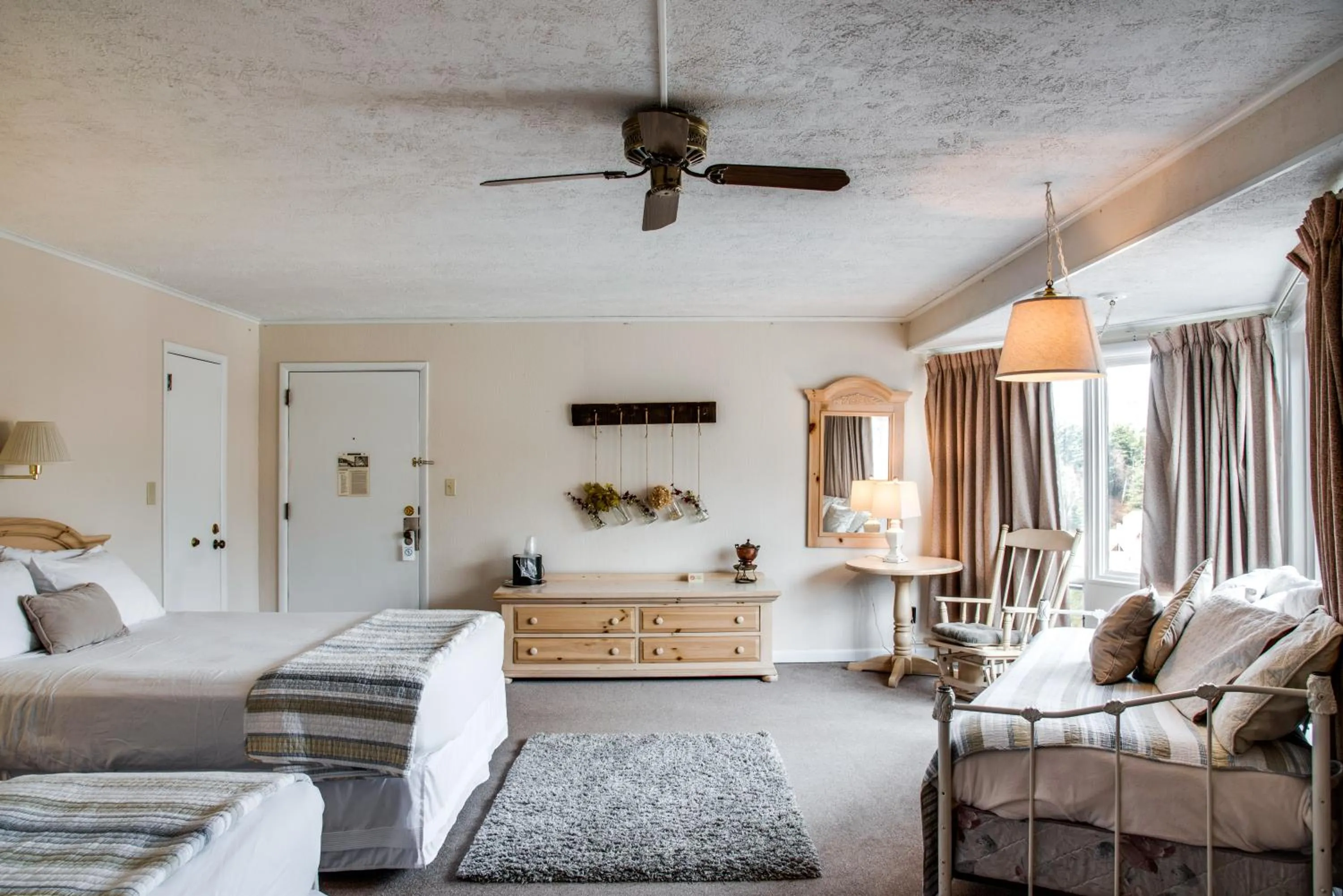 Bedroom in Cliff Dwellers Inn