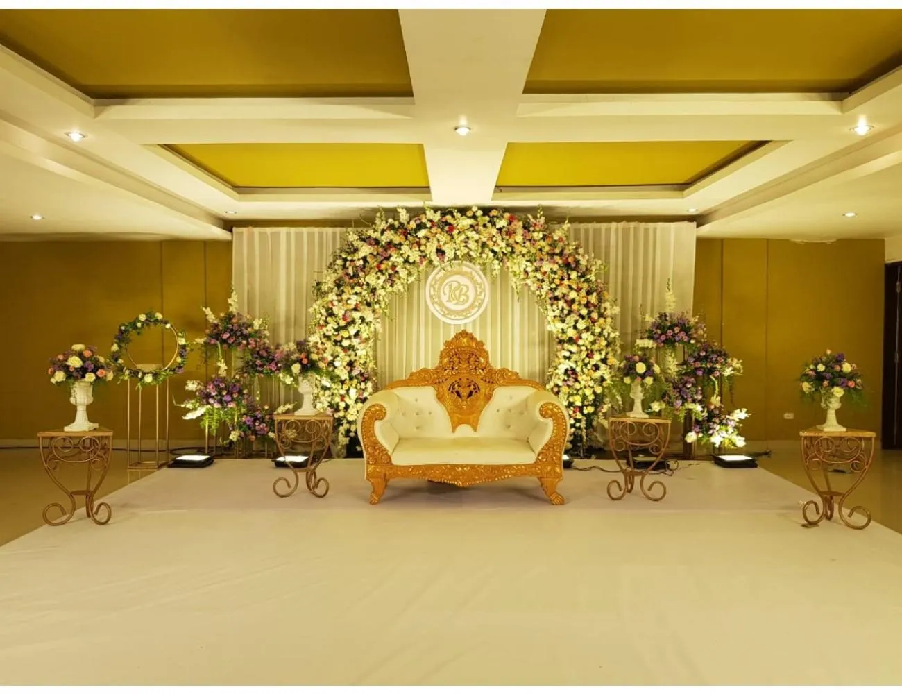 Seating area in Hotel Viceroy Comforts, Mysore