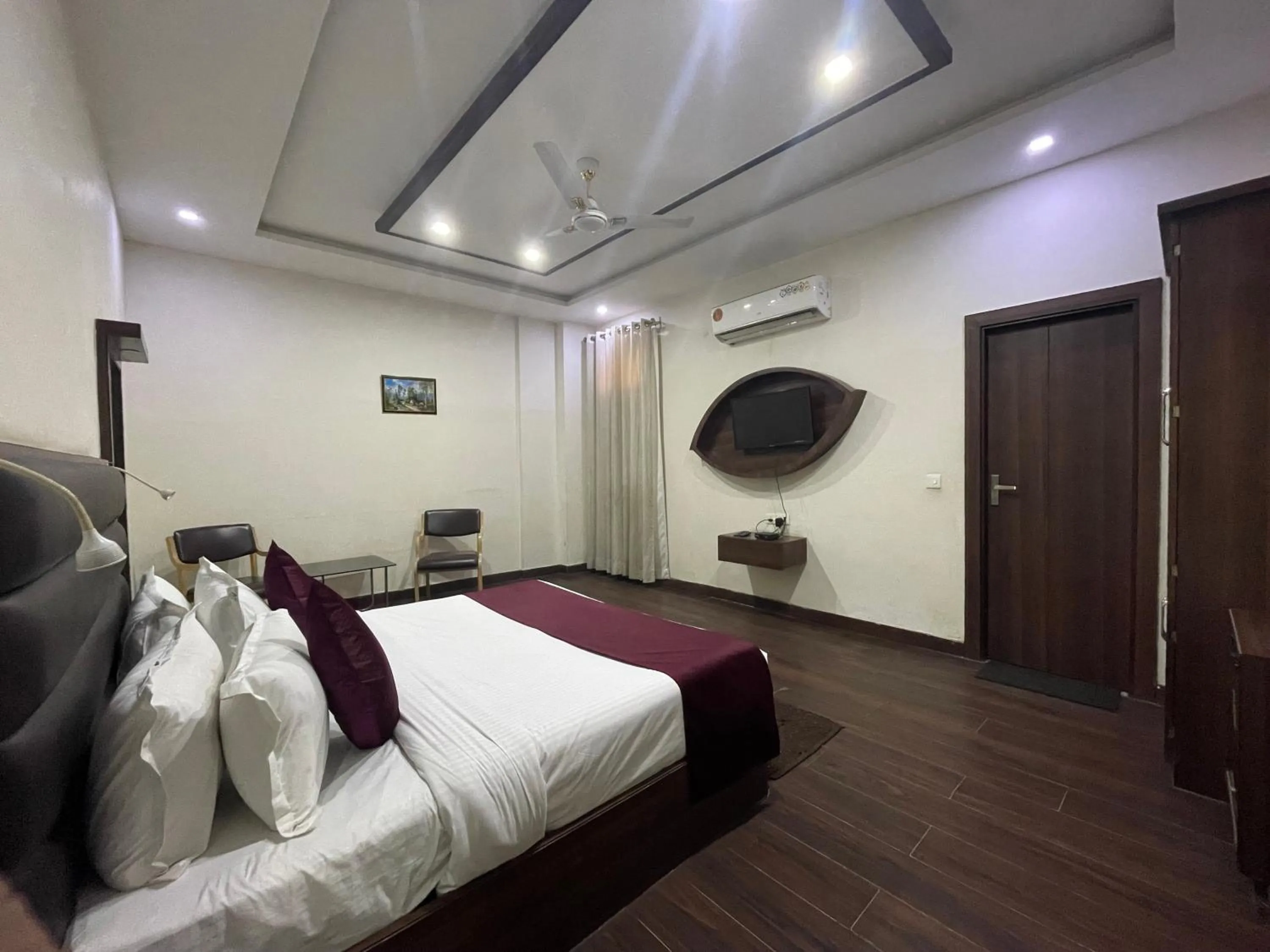 Bed in Hotel Opal Courtyard