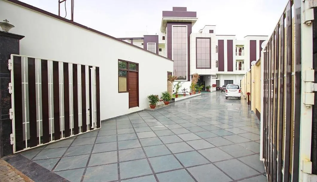 Hotel Opal Courtyard