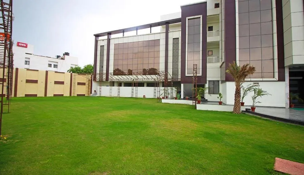 Hotel Opal Courtyard