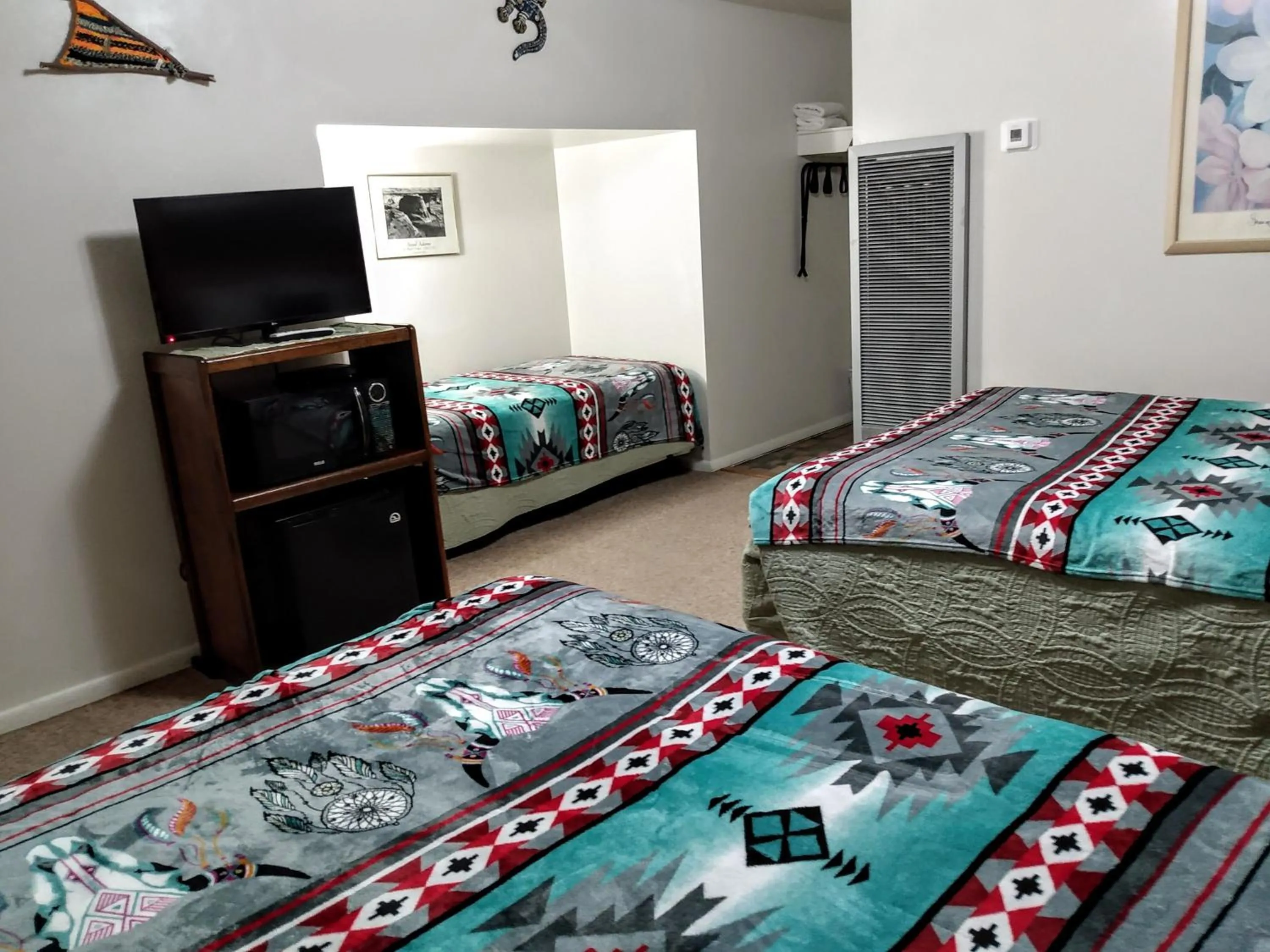 Bedroom, Bed in Mokee Motel