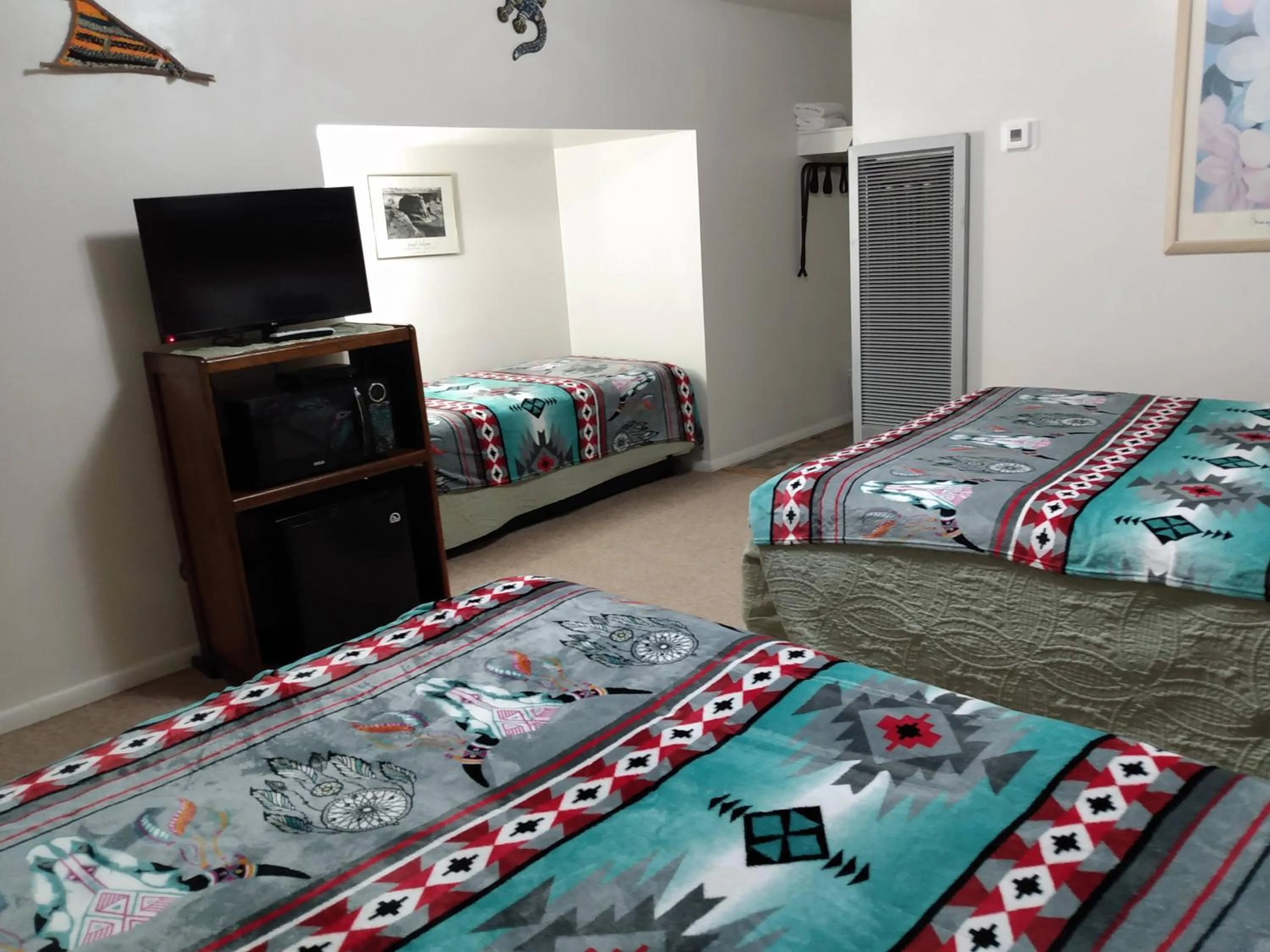 Bedroom, Bed in Mokee Motel