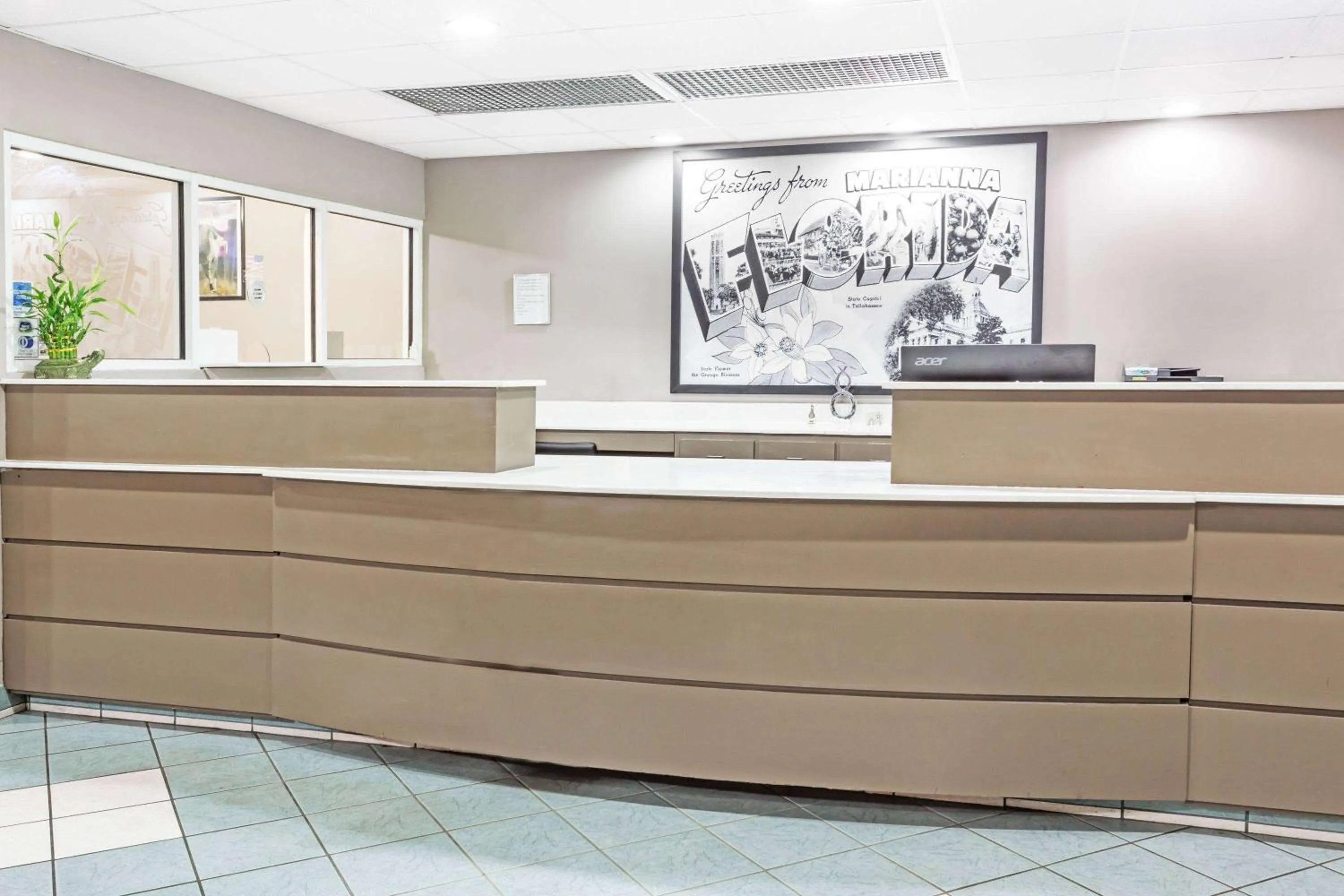 Lobby or reception in Super 8 by Wyndham Marianna I-10