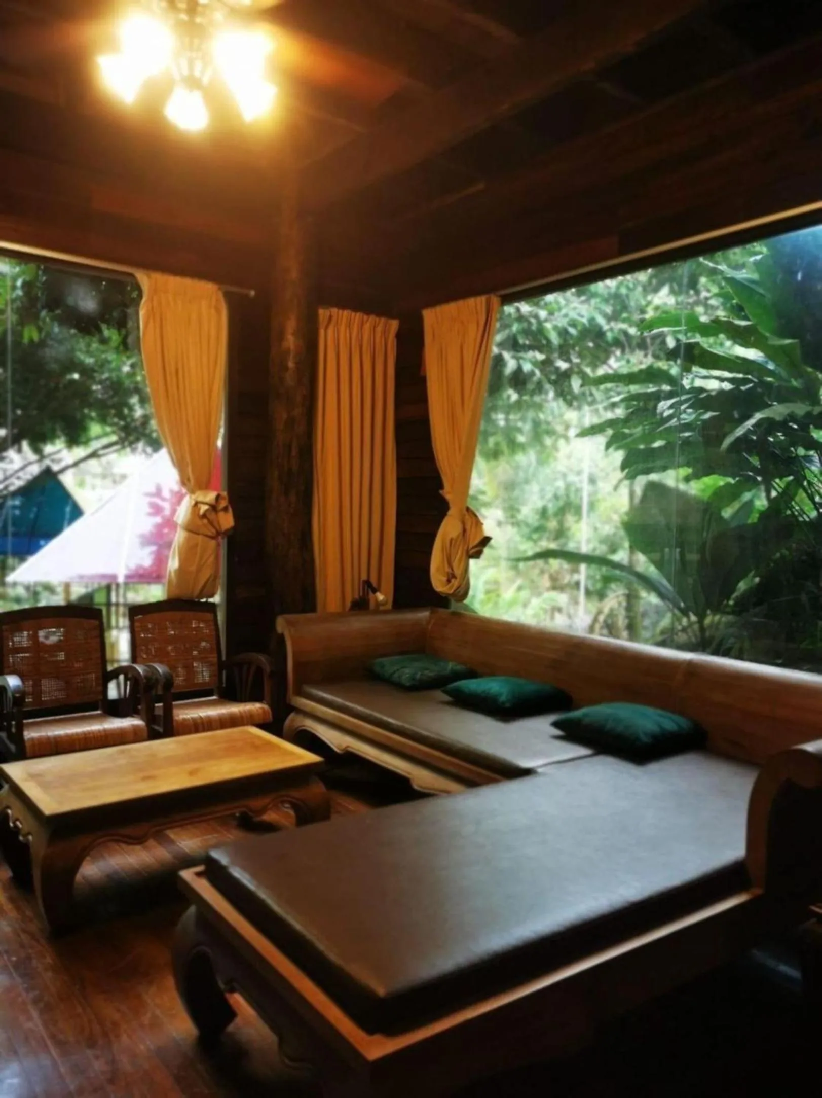 Seating area, Bed in Fig Tree Hills Resort (花果山度假村)