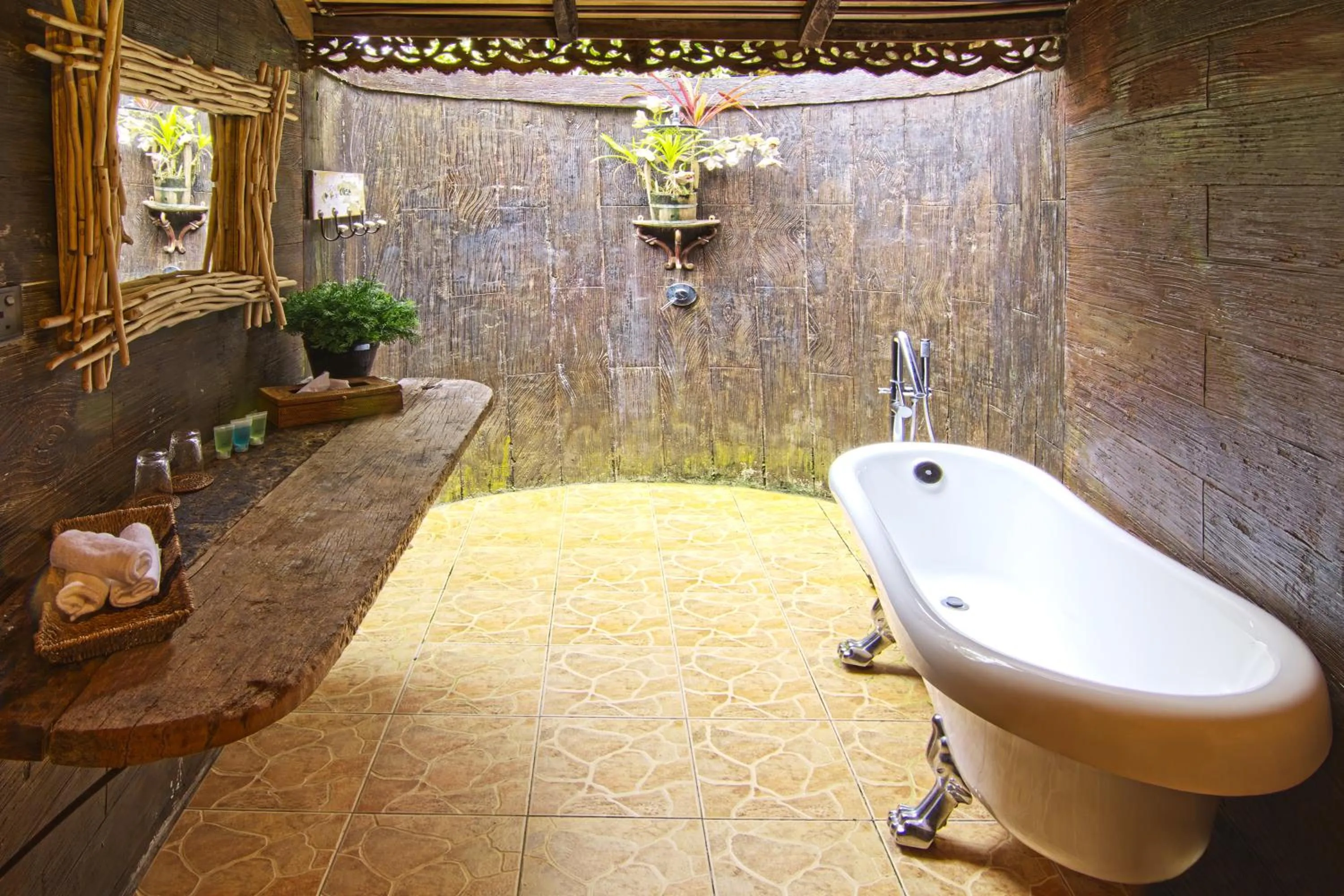 Shower in Fig Tree Hills Resort (花果山度假村)