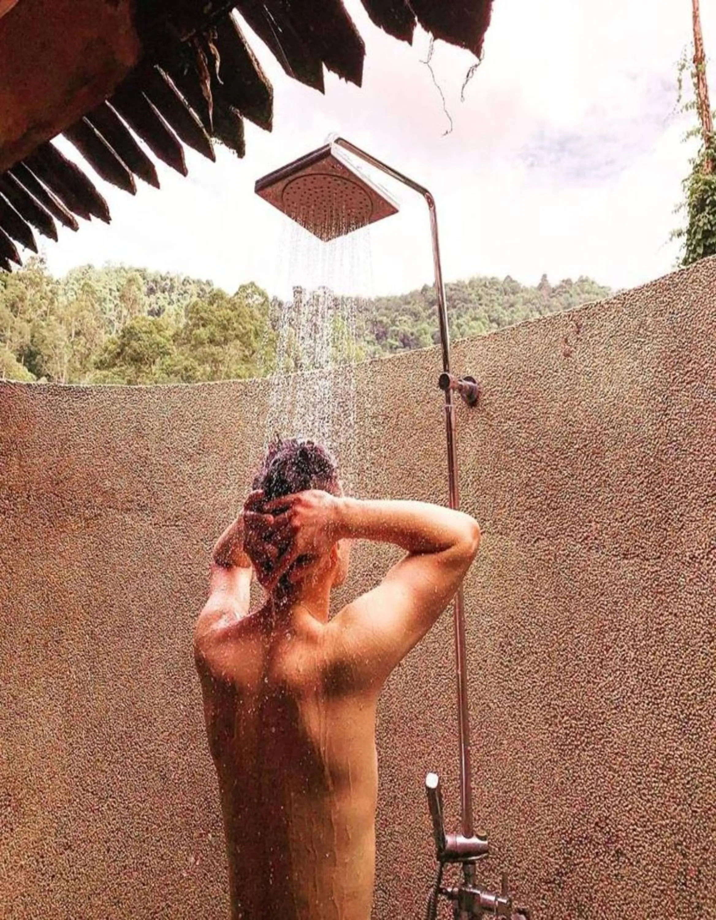 Shower in Fig Tree Hills Resort (花果山度假村)