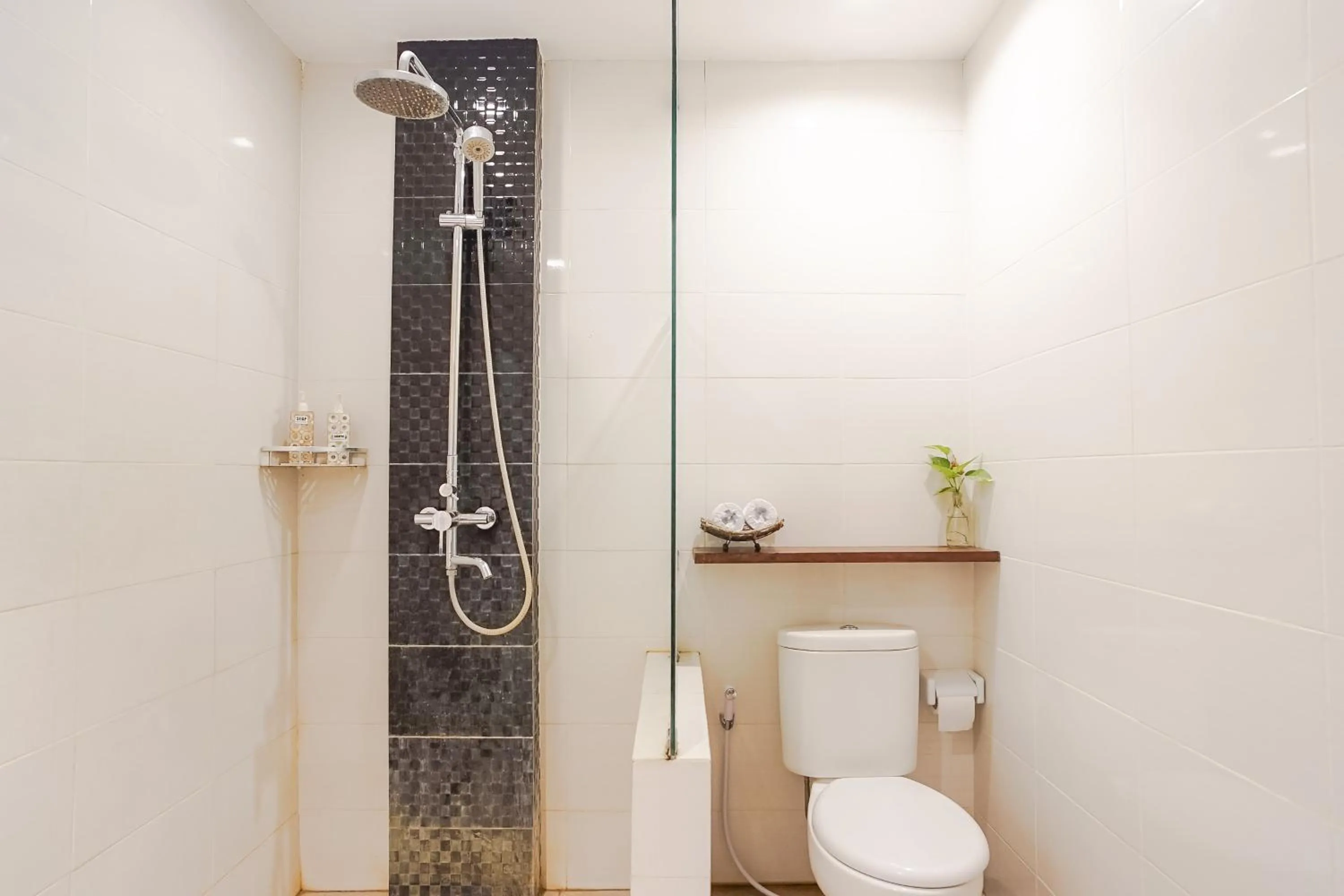 Shower in Wayan Homestay Sanur