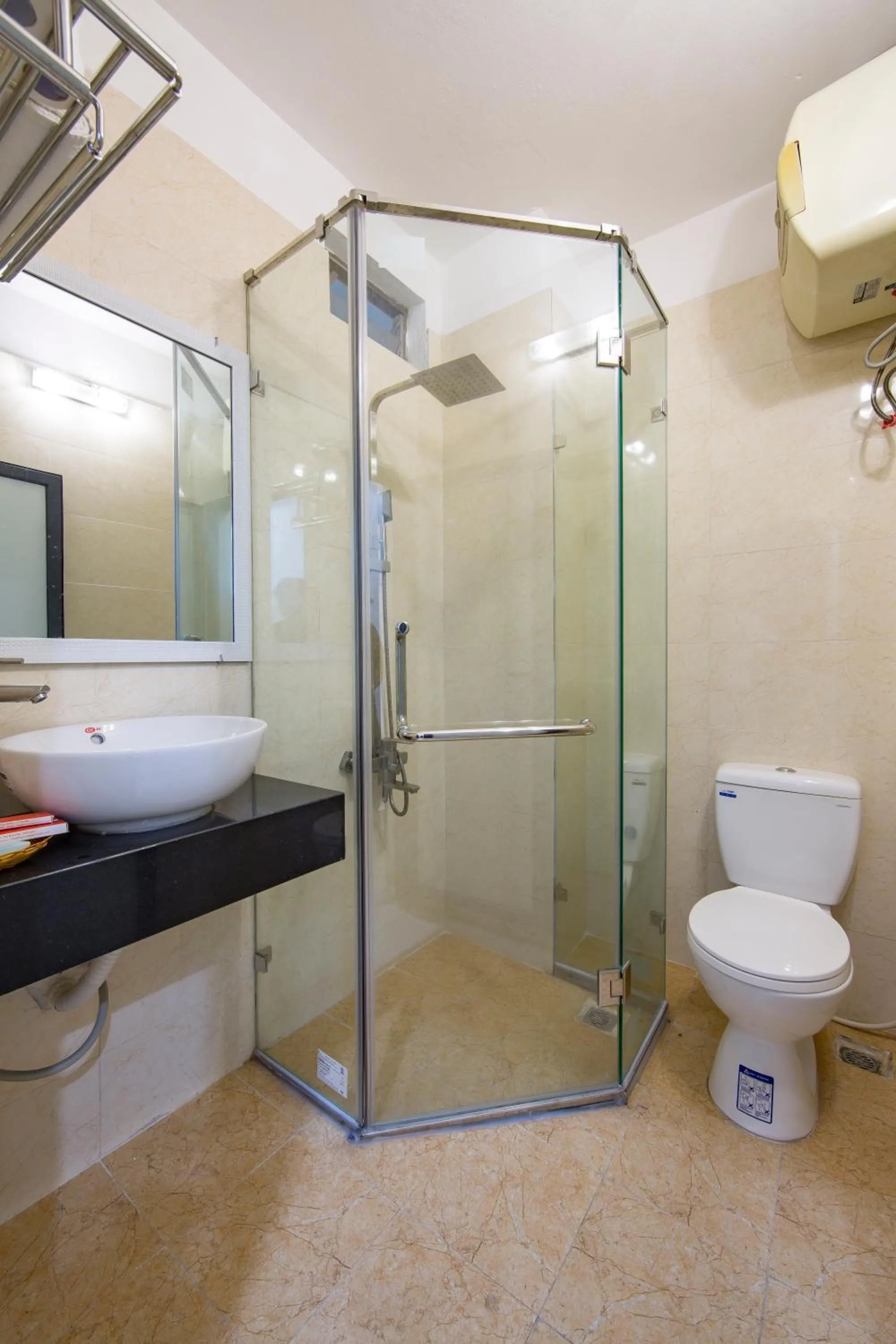 Toilet in Hanoi City Gate Hotel