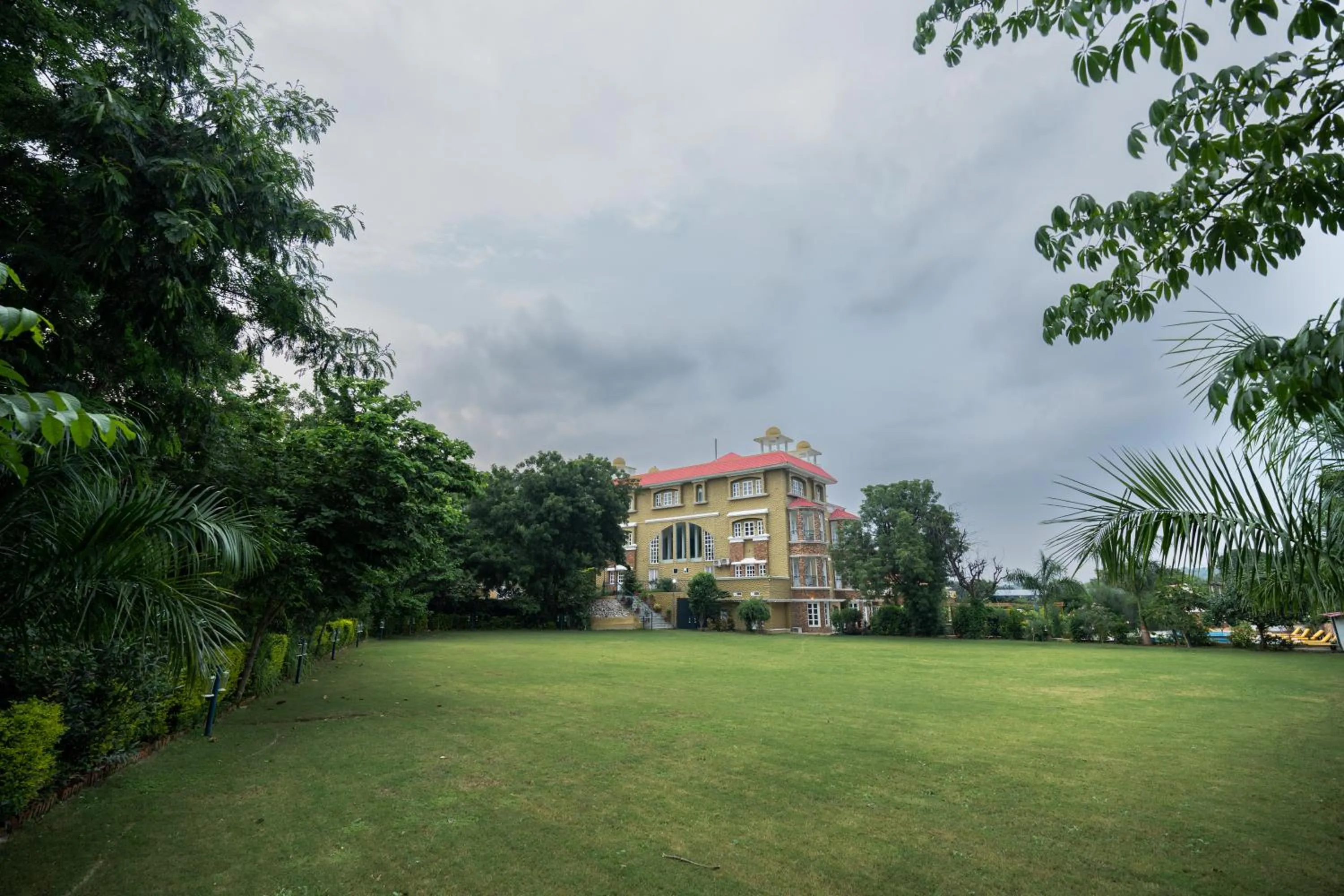 Garden in Amaatra Resorts