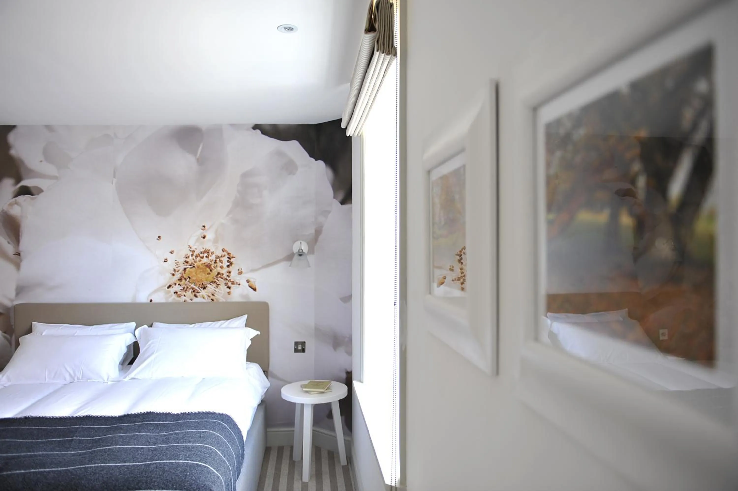 Bedroom, Bed in The Crown Hotel