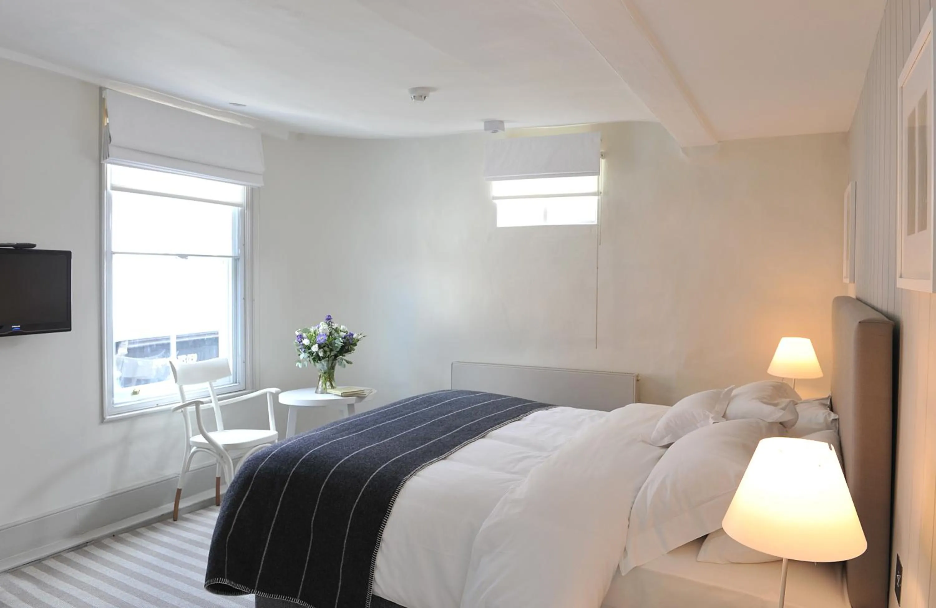 Bedroom, Bed in The Crown Hotel