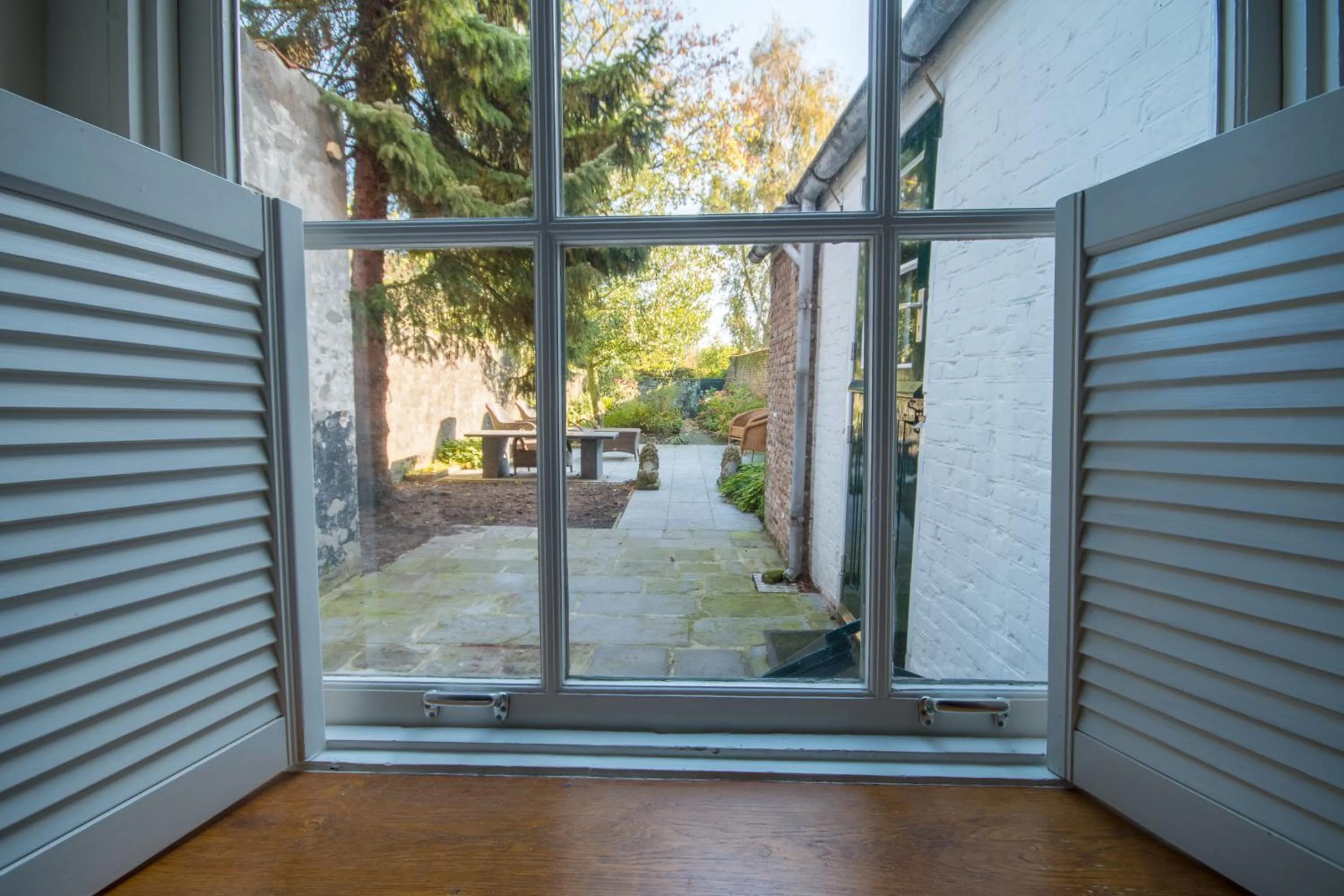 Inner courtyard view in Auberge de Campveerse Toren