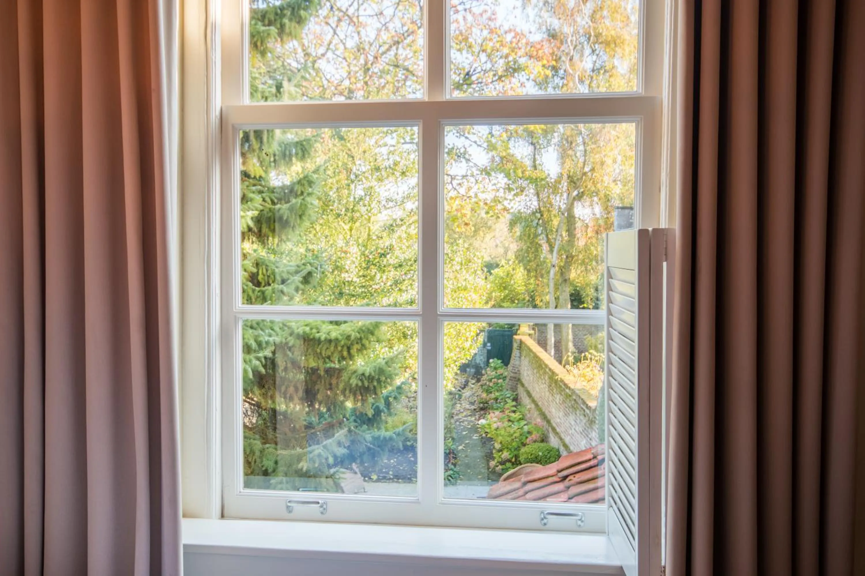 Garden view in Auberge de Campveerse Toren
