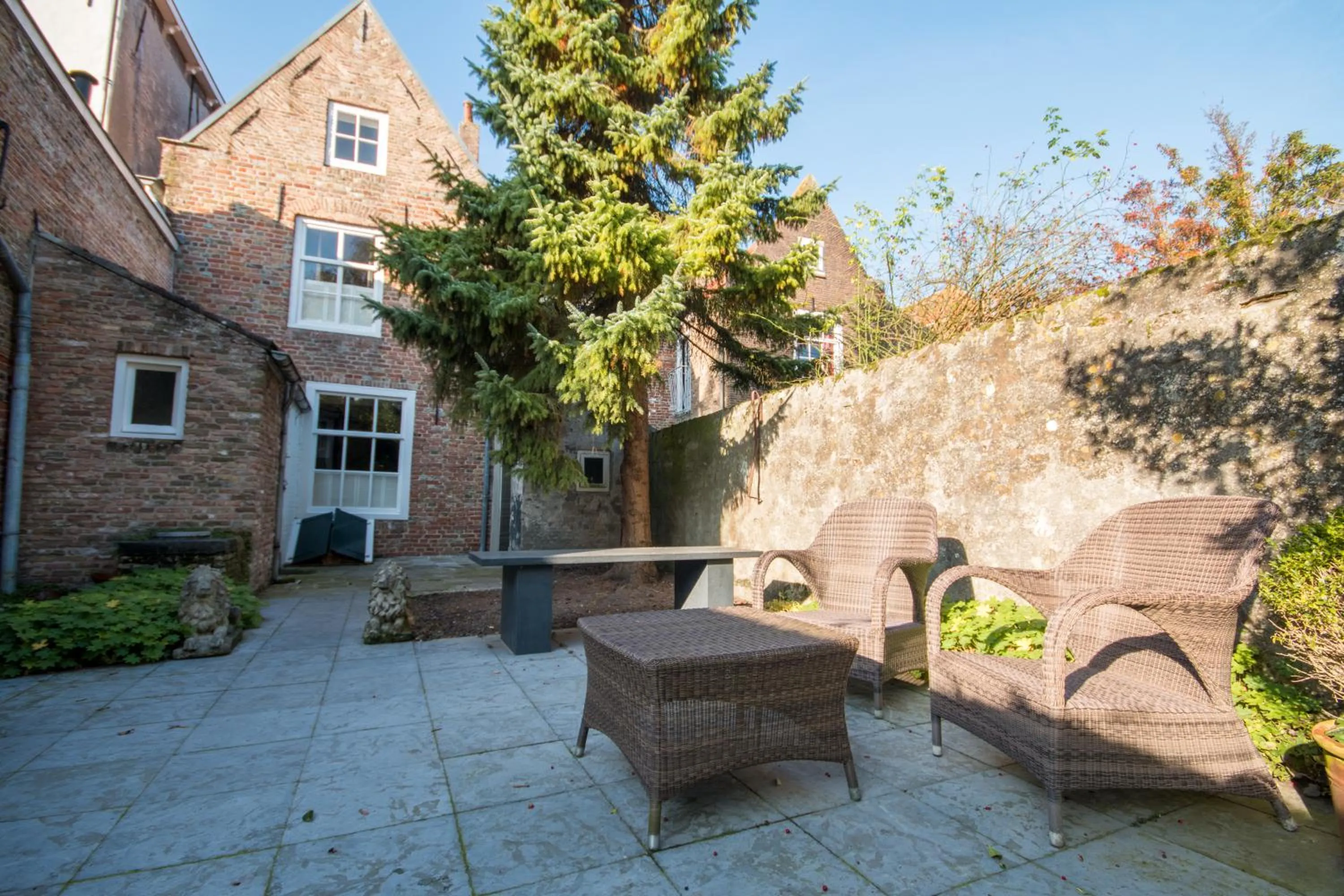 Patio in Auberge de Campveerse Toren