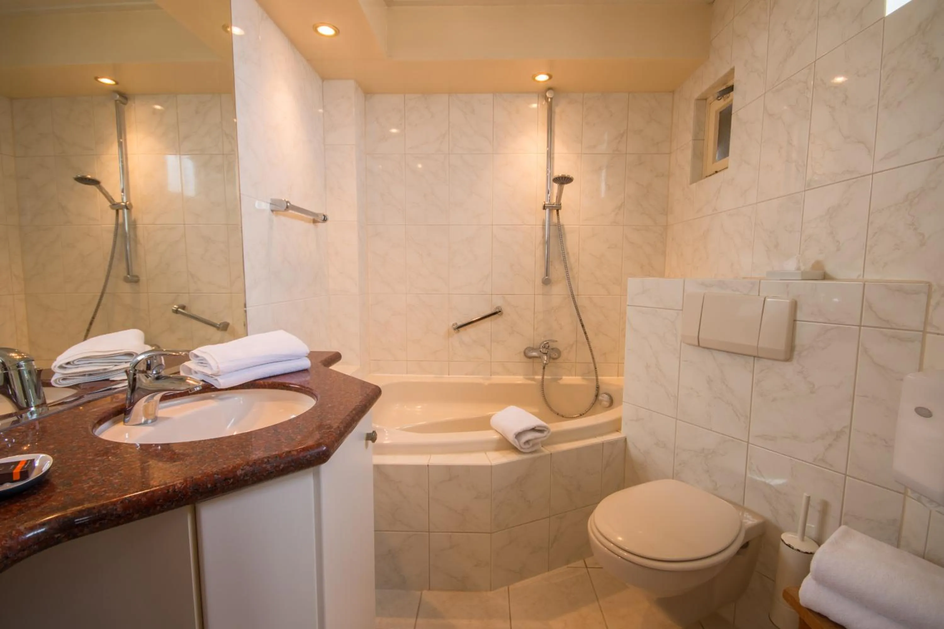 Bathroom in Auberge de Campveerse Toren