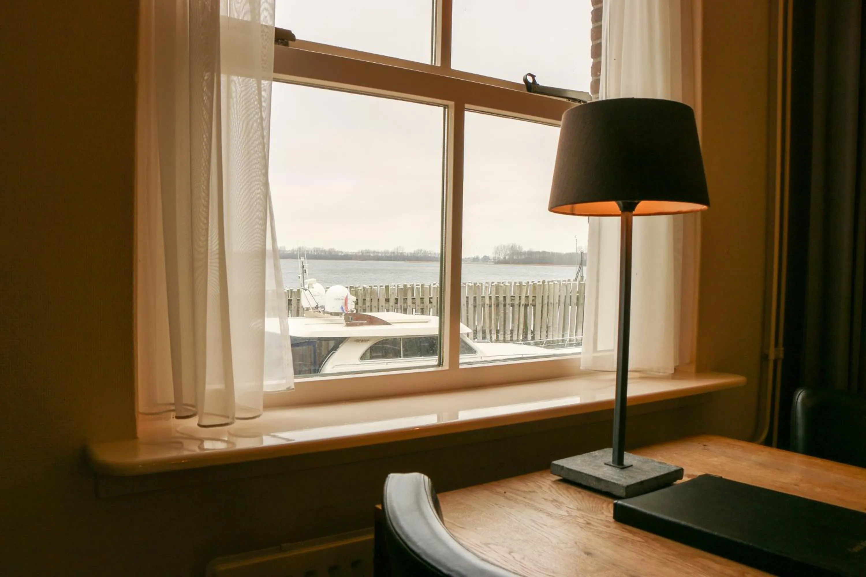 Seating area in Auberge de Campveerse Toren