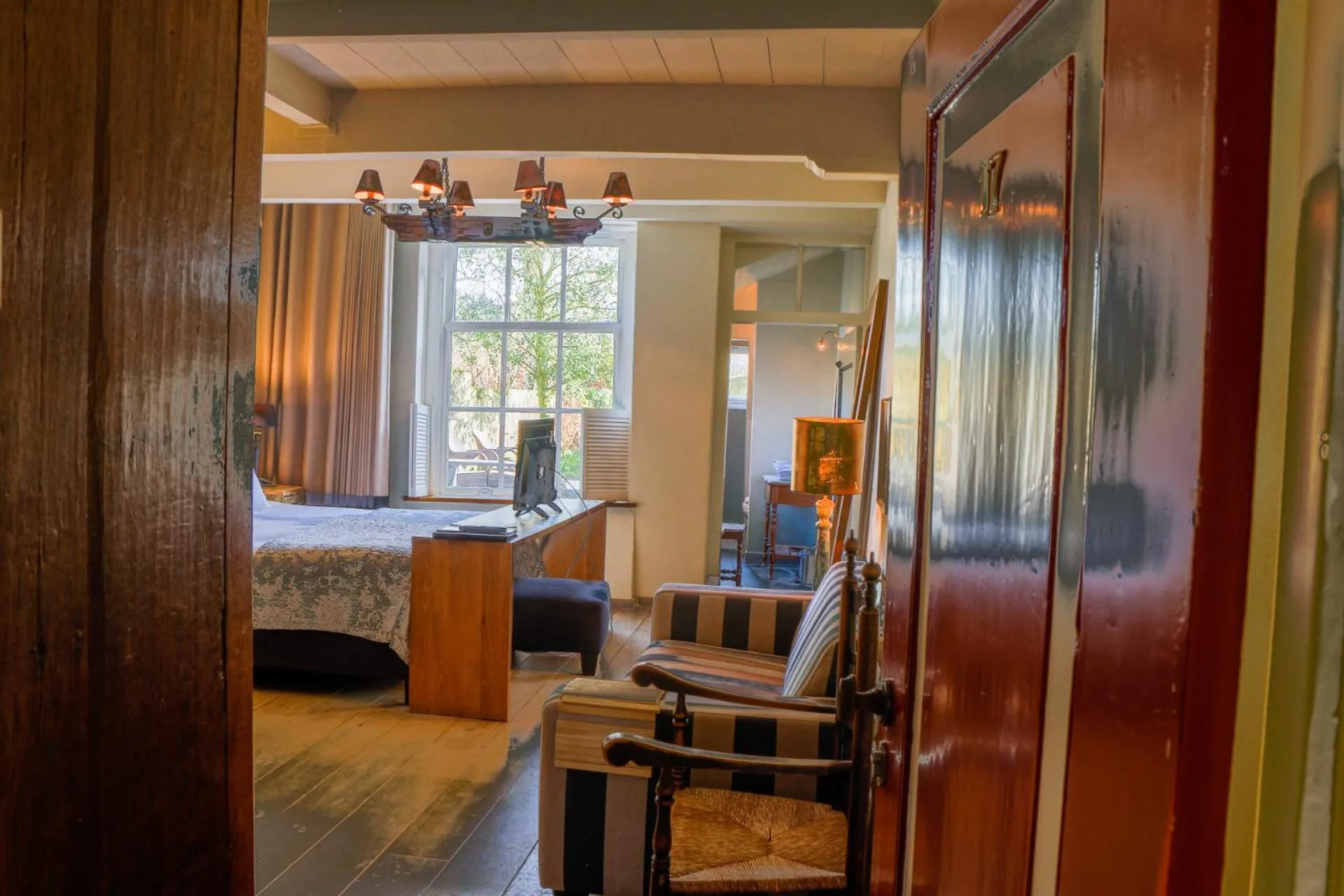 Photo of the whole room, Bed in Auberge de Campveerse Toren