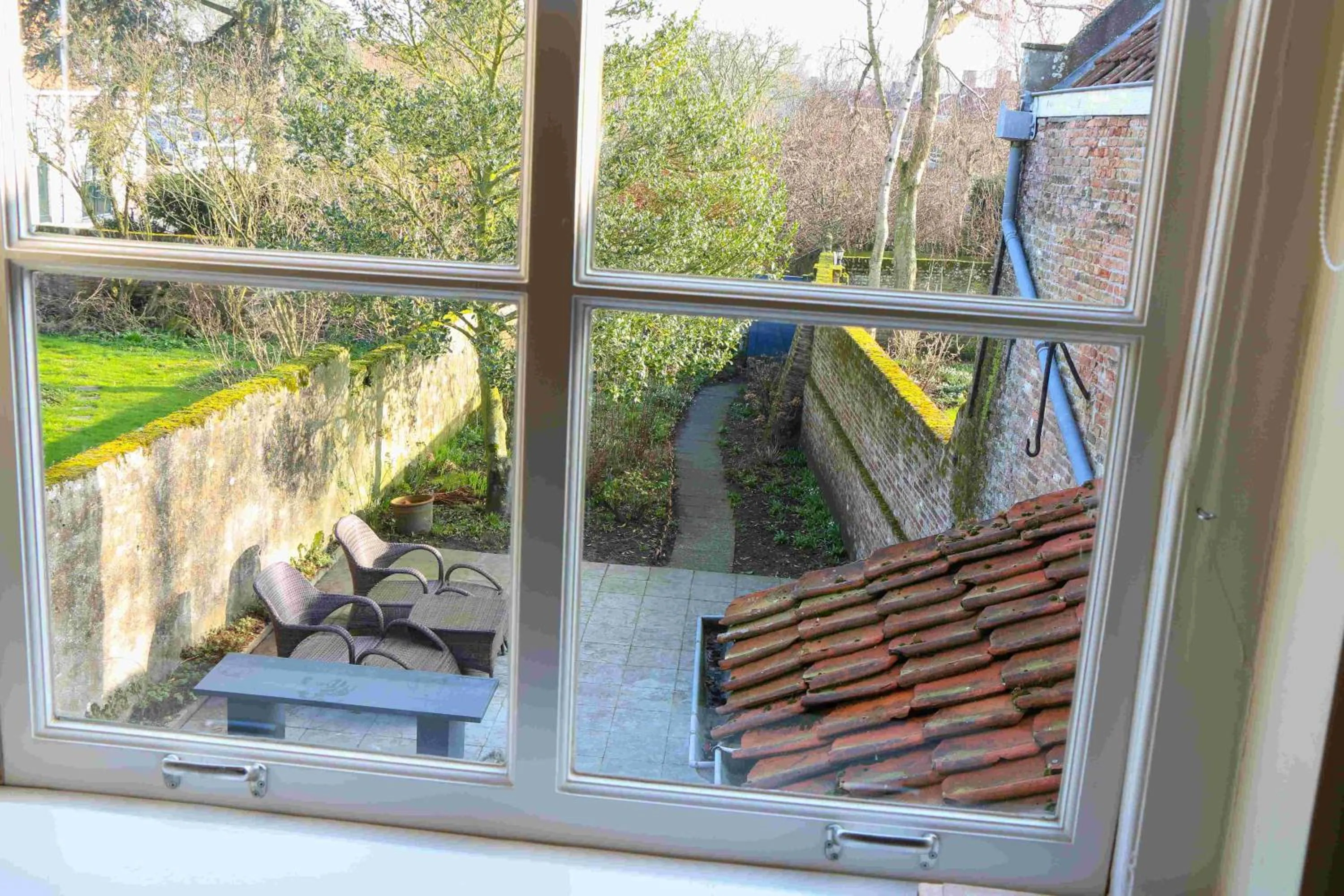 Inner courtyard view in Auberge de Campveerse Toren