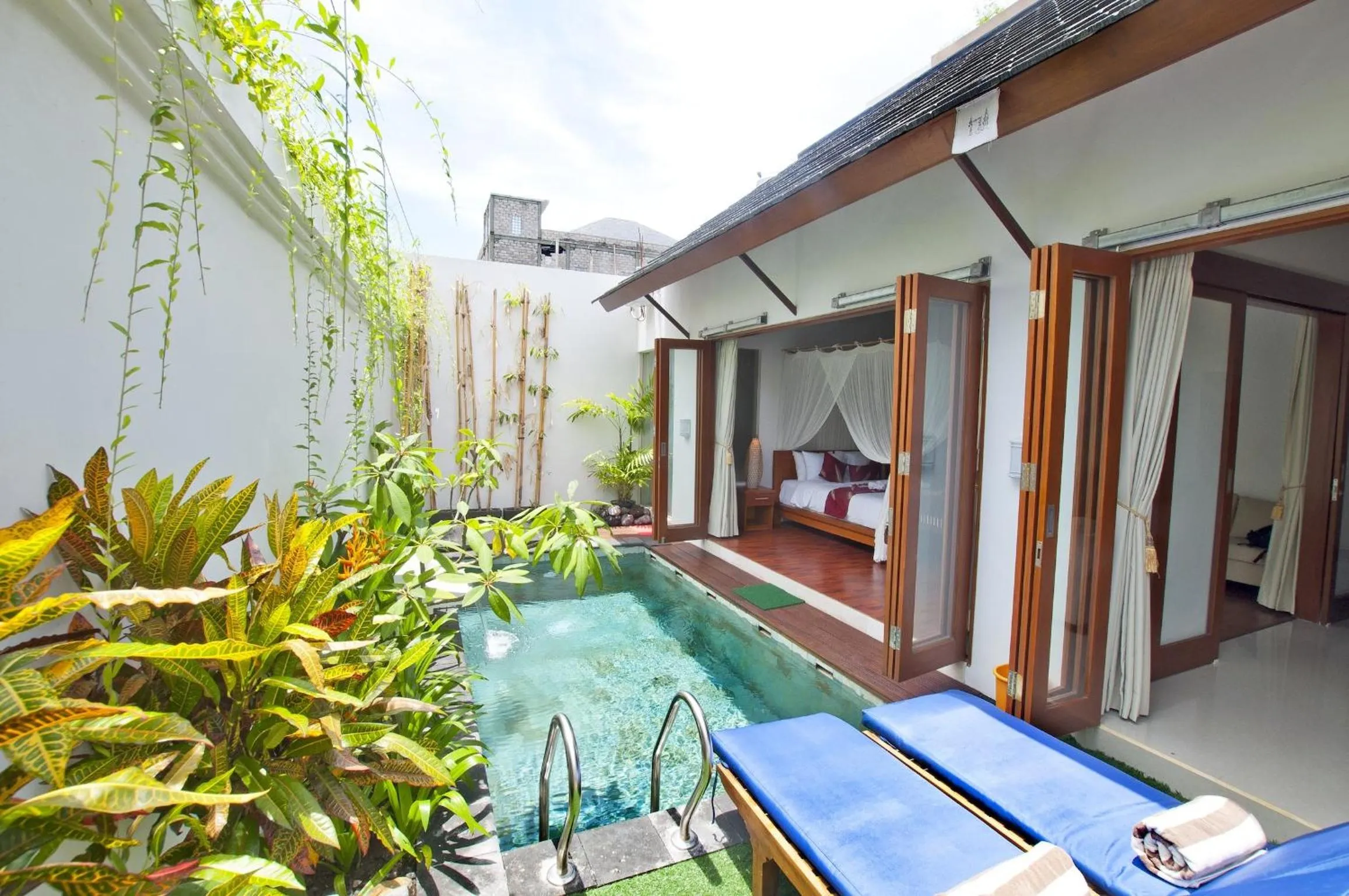 Swimming pool in Villa Bougainville