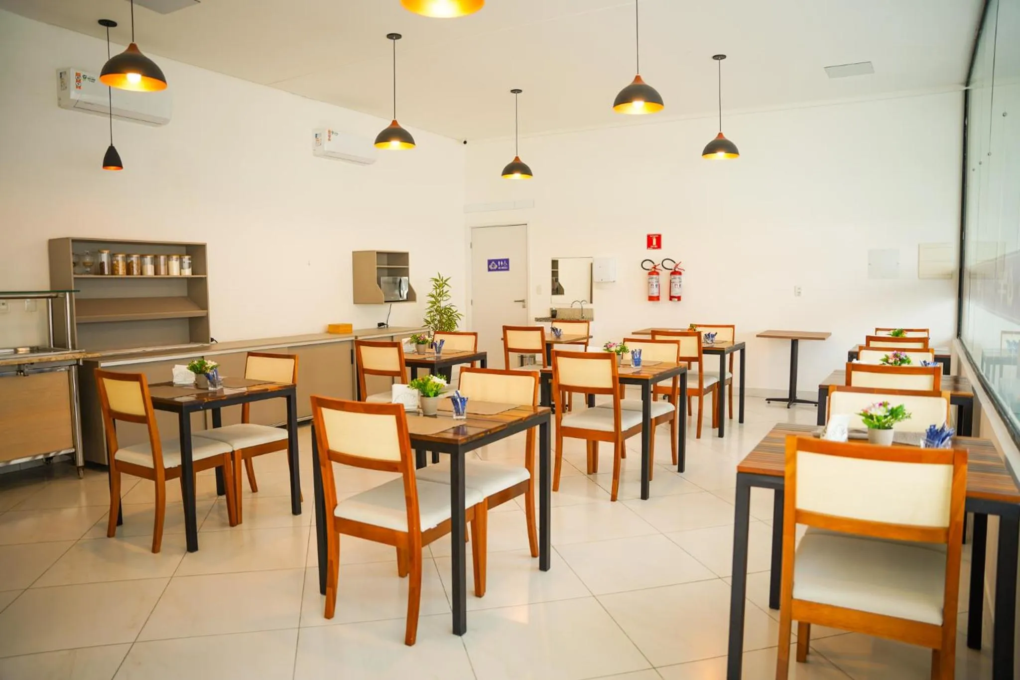 Restaurant/places to eat in EL SHADDAI HOTEL