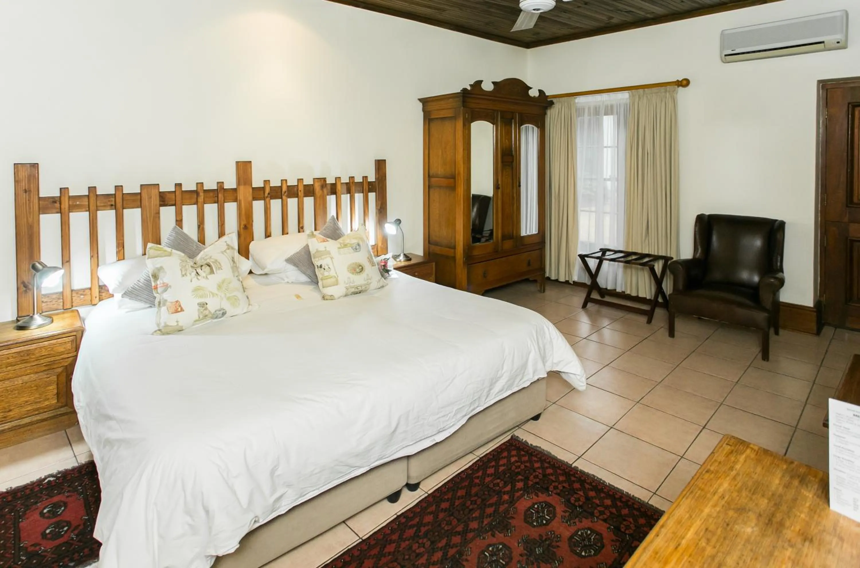 Day, Bed in Matoppo Inn