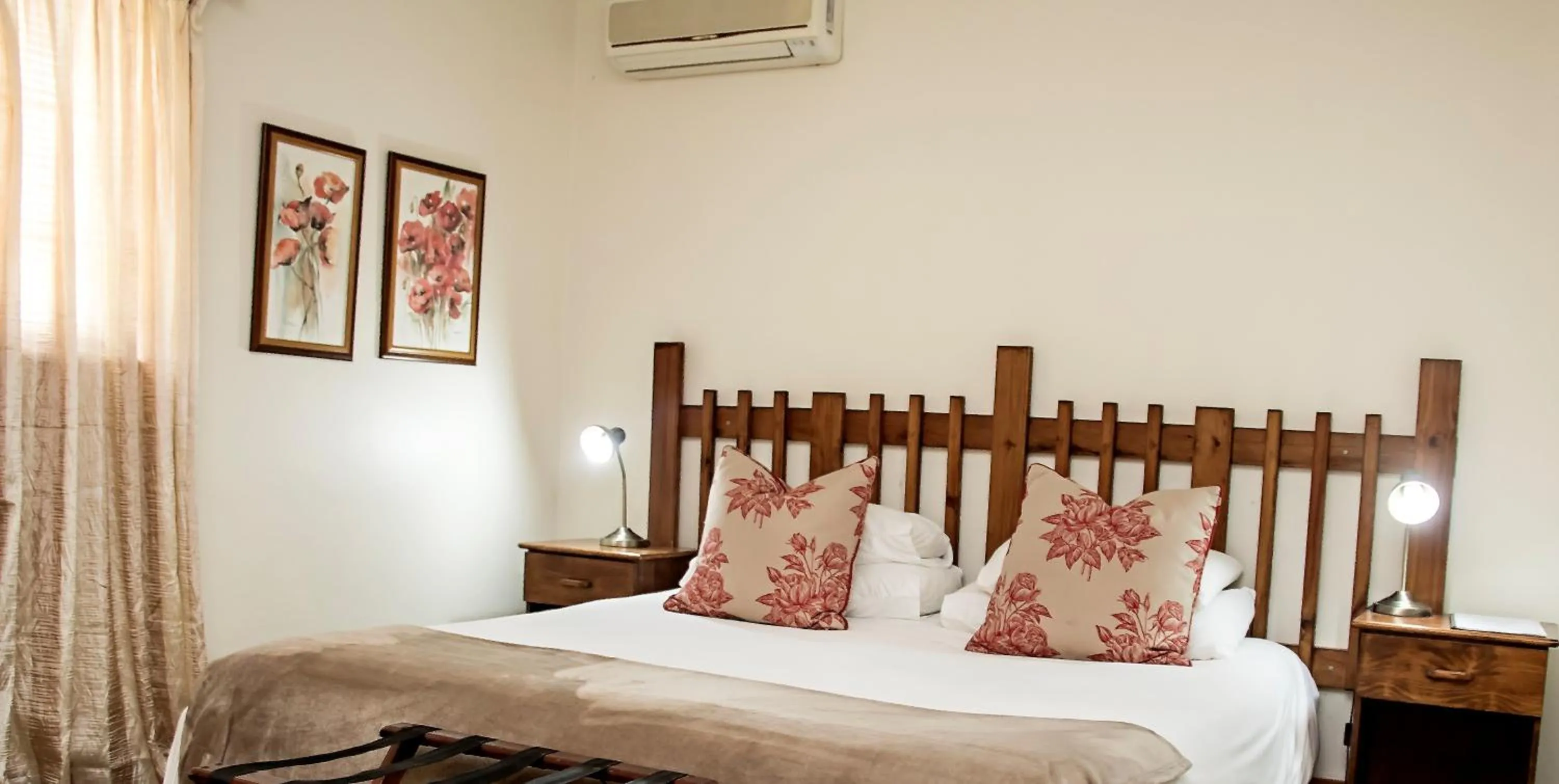 Bedroom, Bed in Matoppo Inn