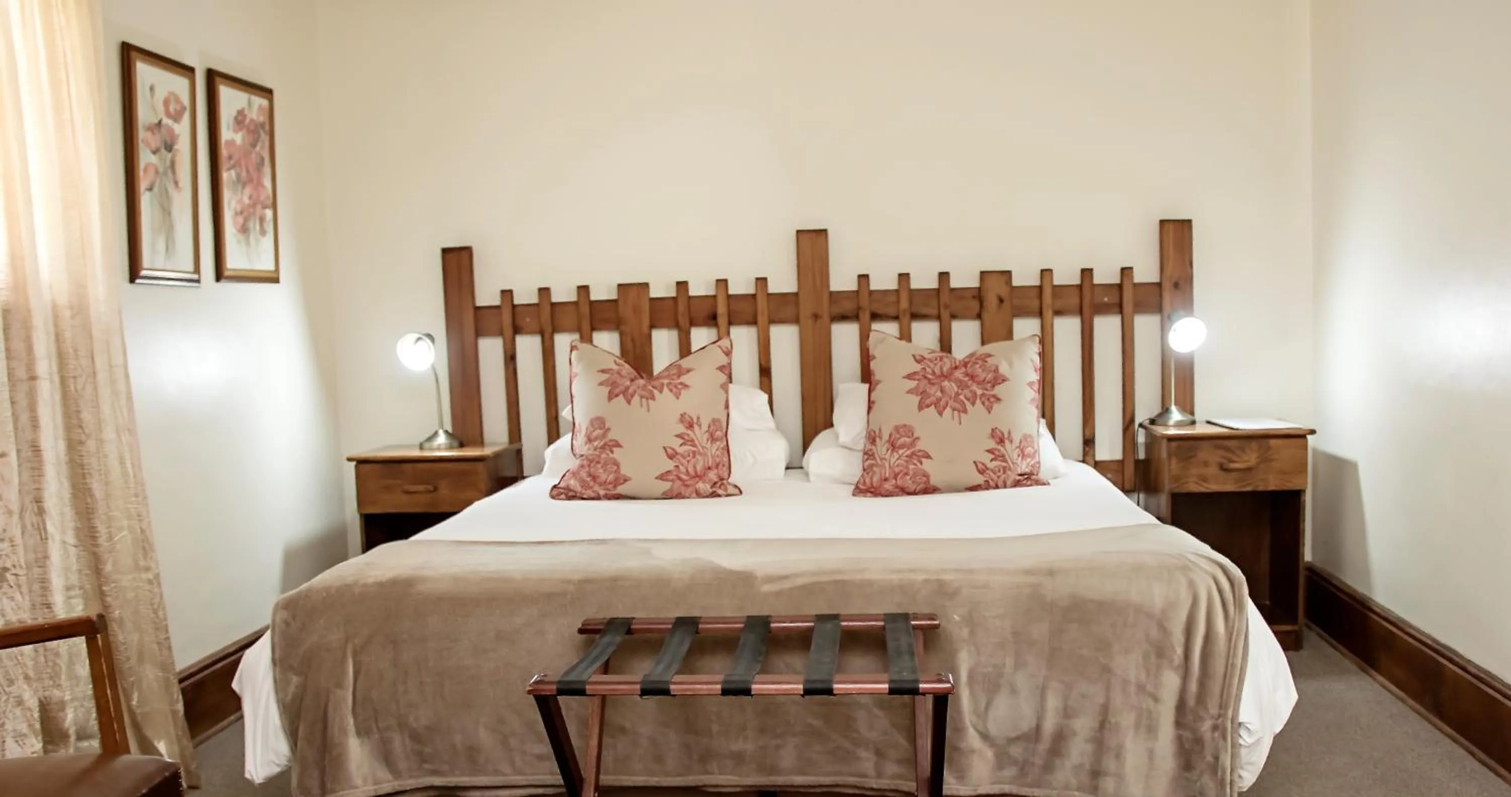 Bedroom, Bed in Matoppo Inn