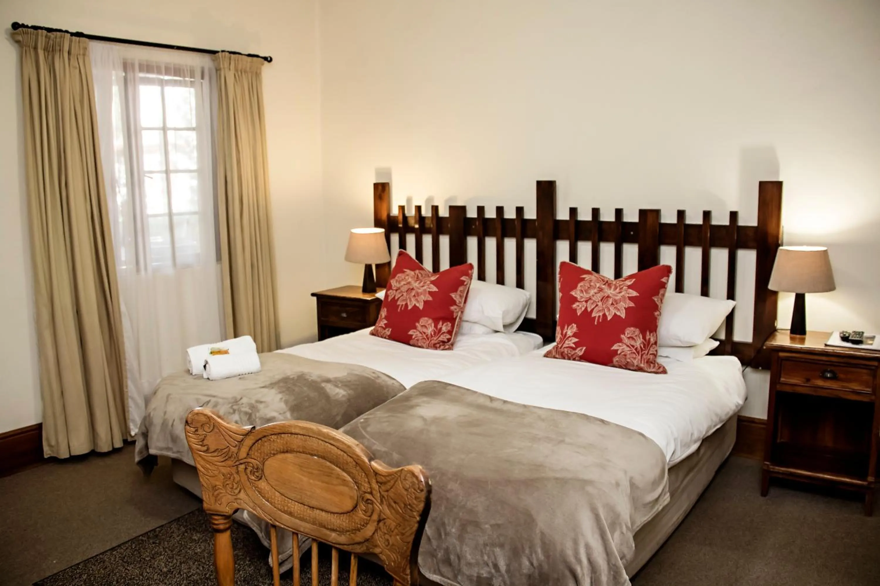 Photo of the whole room, Bed in Matoppo Inn