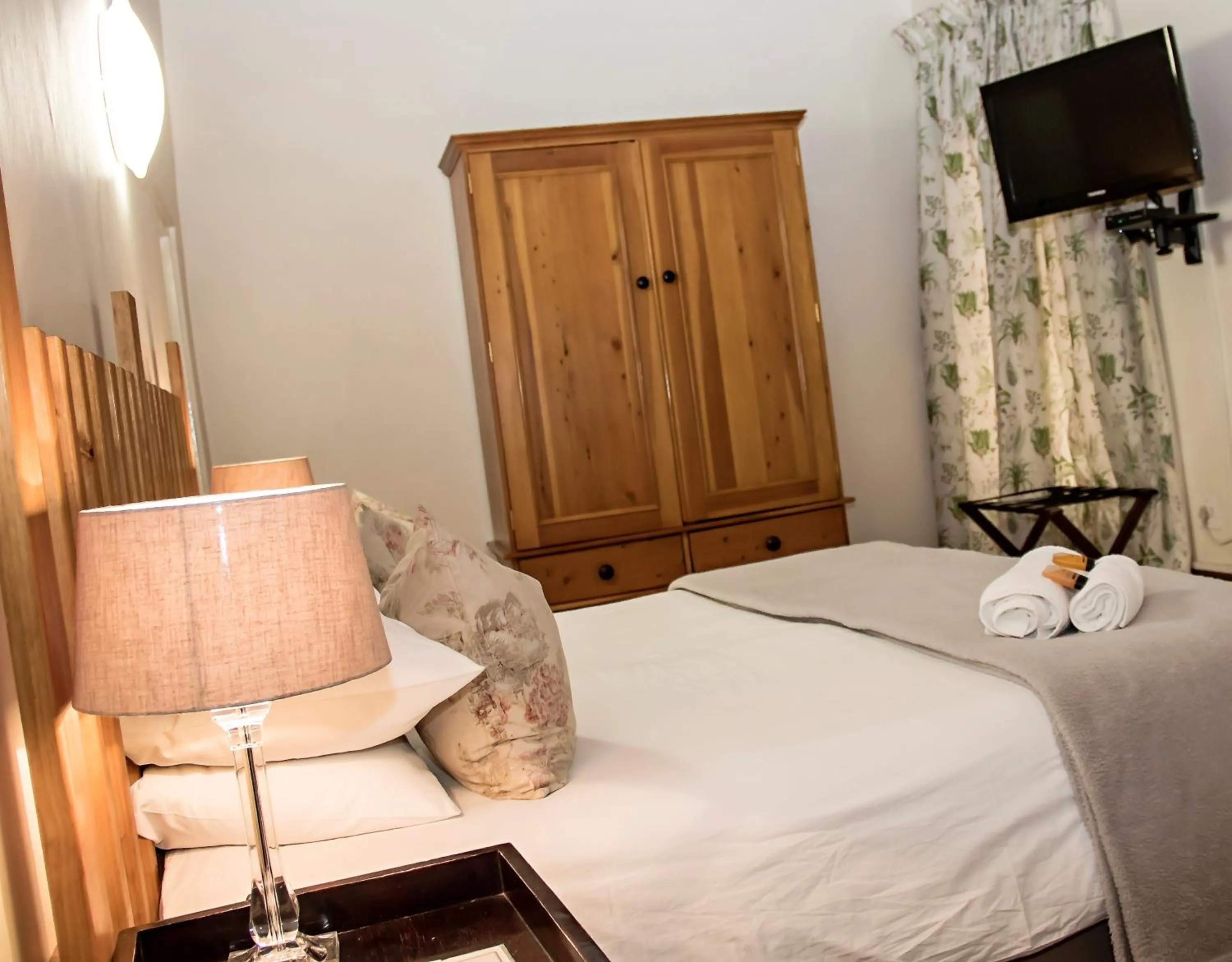 Photo of the whole room, Bed in Matoppo Inn