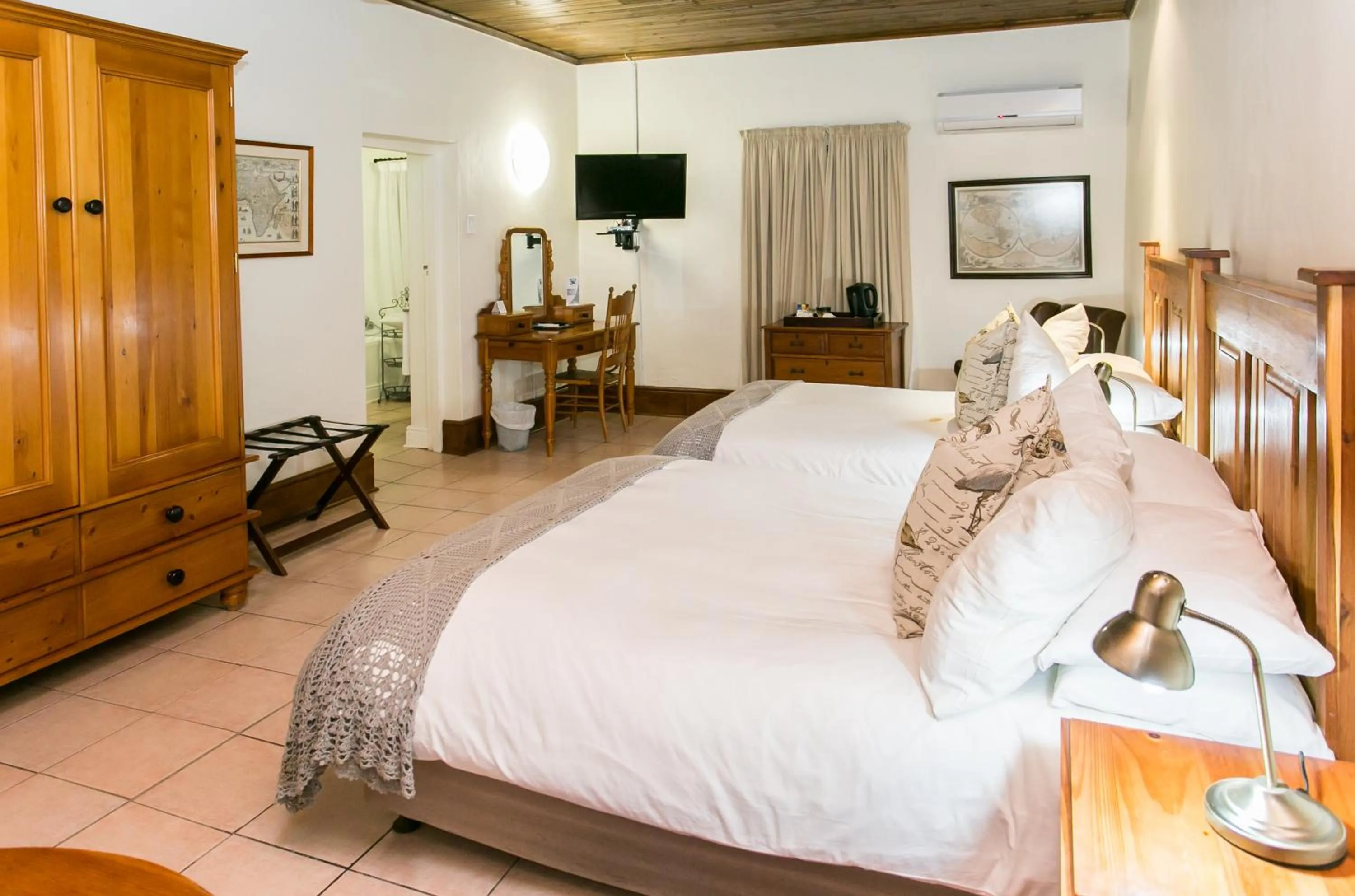 Photo of the whole room, Bed in Matoppo Inn