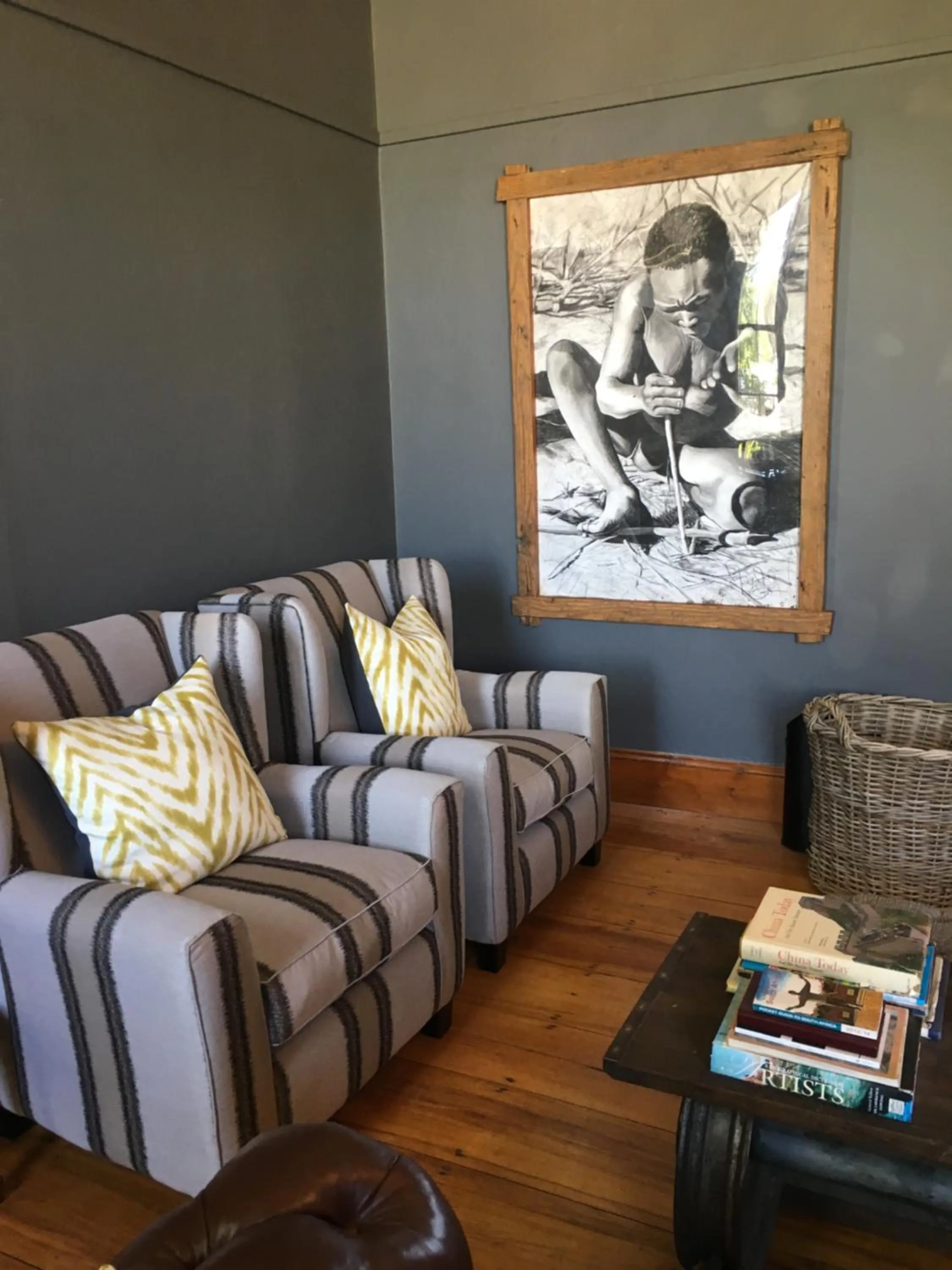 Communal lounge/ TV room in Matoppo Inn