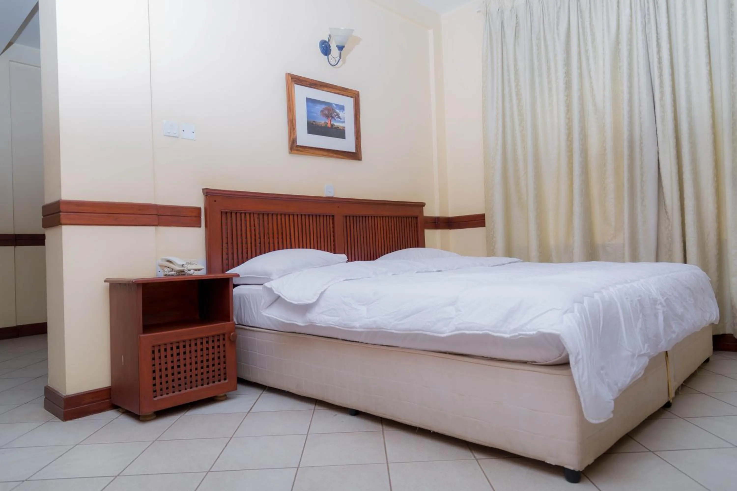 Bedroom, Bed in Moshi Leopard Hotel