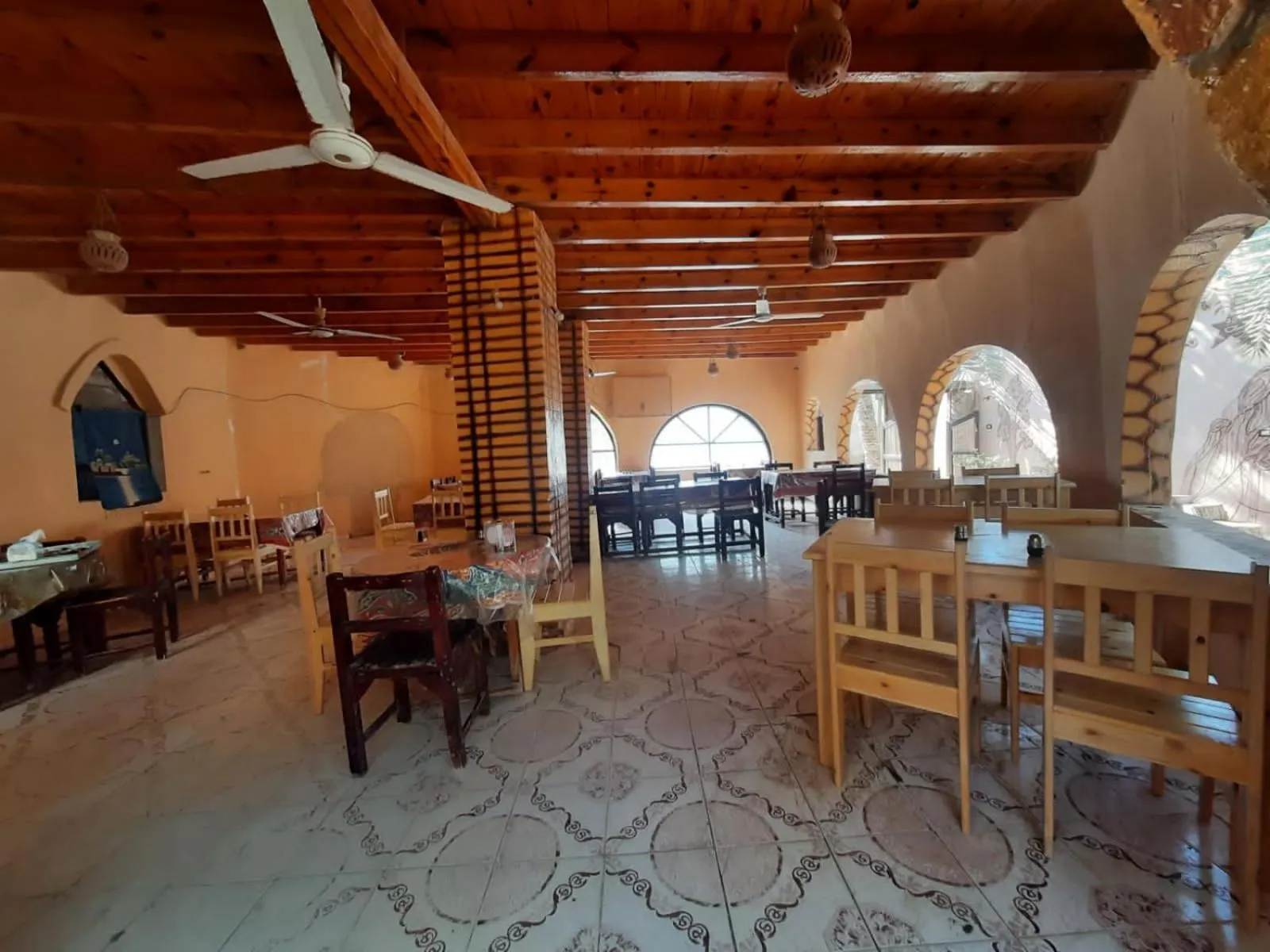 Restaurant/places to eat in New Star Hotel