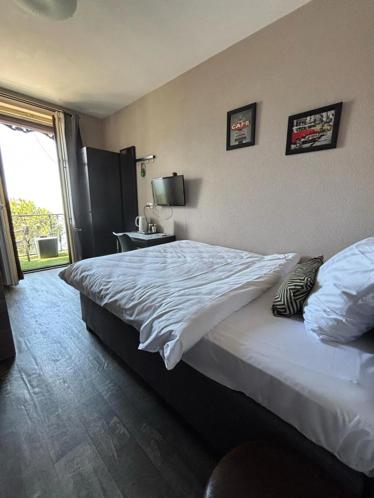 Photo of the whole room, Bed in Hotel Parc & Lac