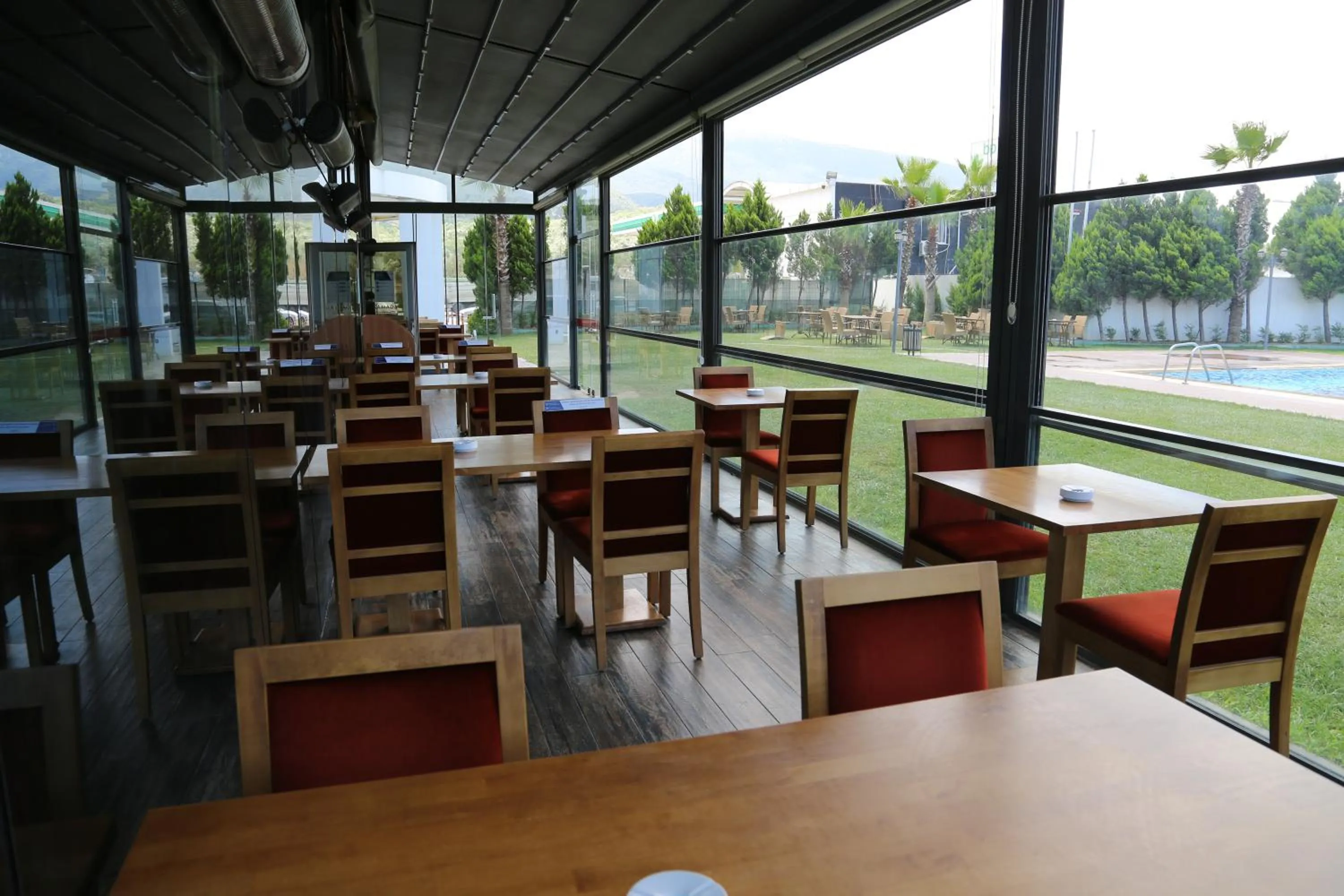 Restaurant/places to eat in Ramada By Wyndham Soma