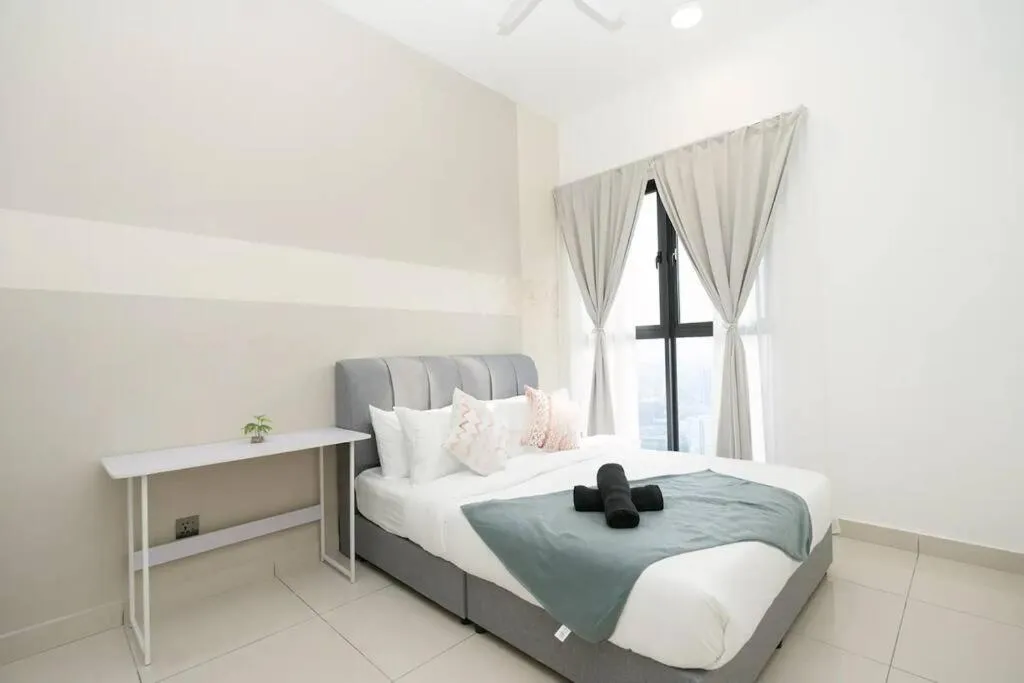 Photo of the whole room, Bed in Cozy Skyline Retreat at Trion KL, Level 63