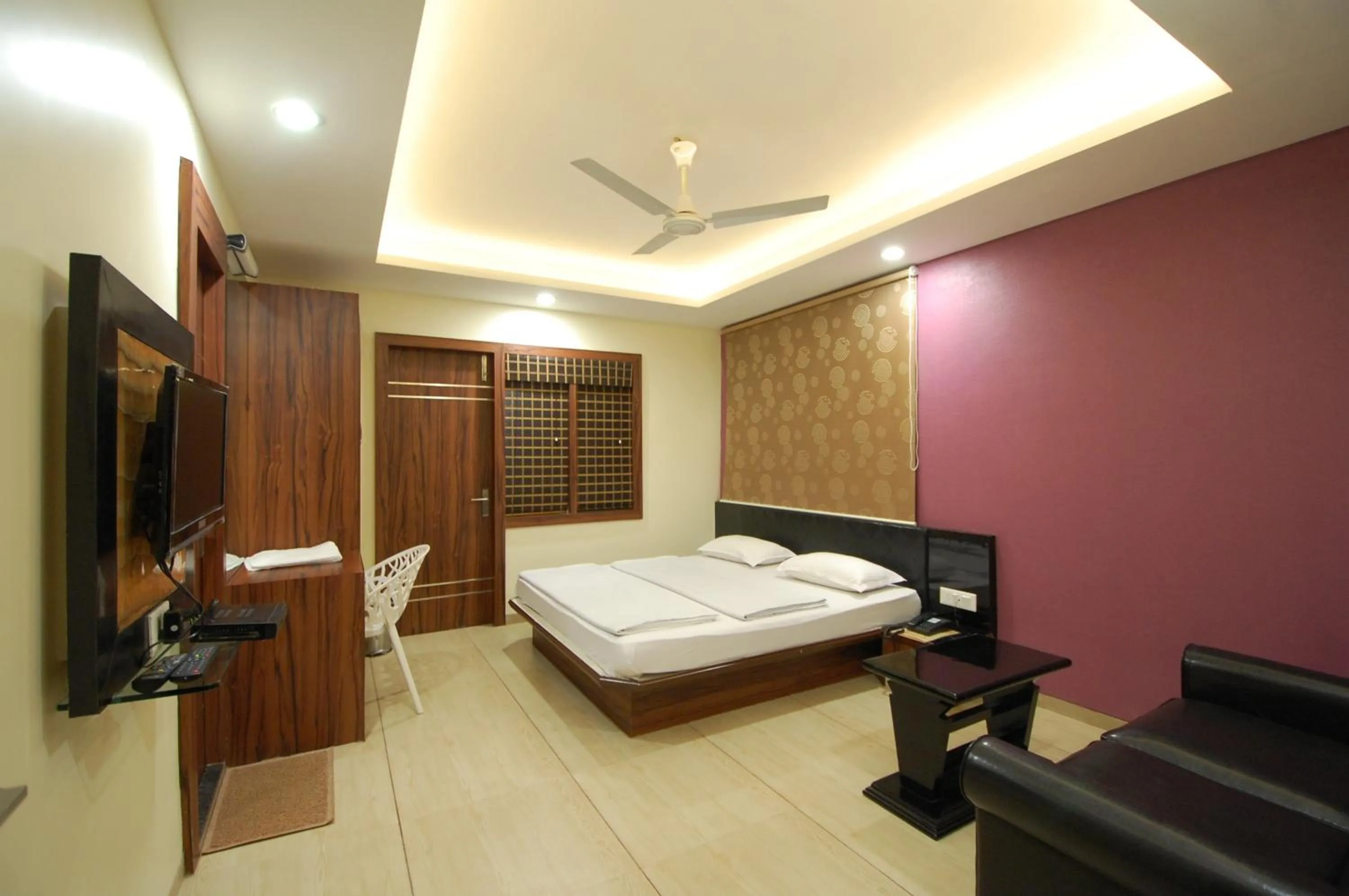 Photo of the whole room, Bed in Hotel Ambassador