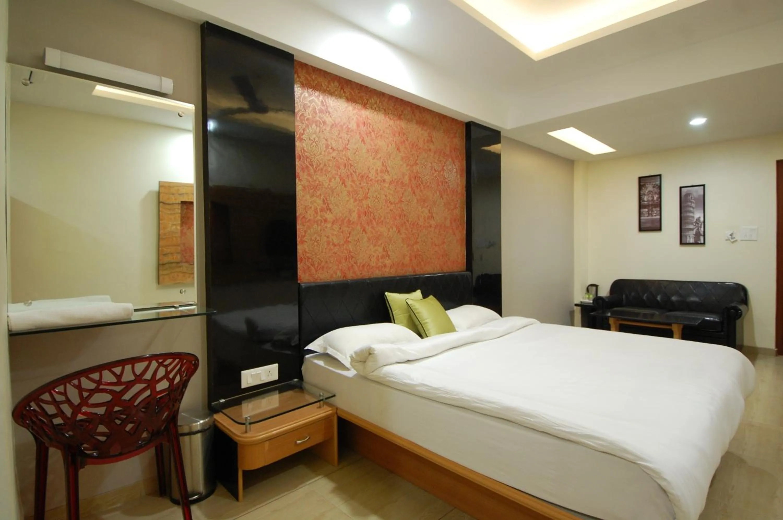 Photo of the whole room, Bed in Hotel Ambassador